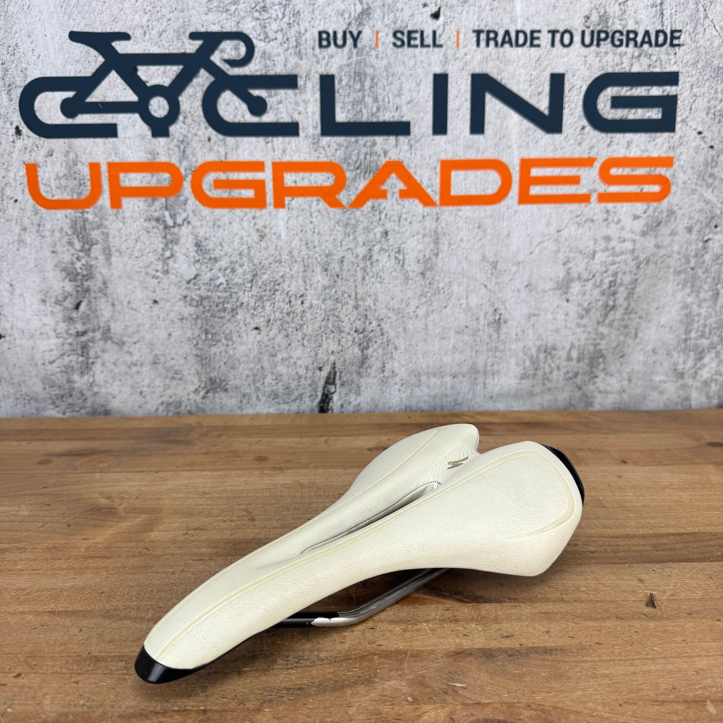 Specialized Toupe RBX Expert 7x7mm Titanium Rails 143mm White Saddle 212g