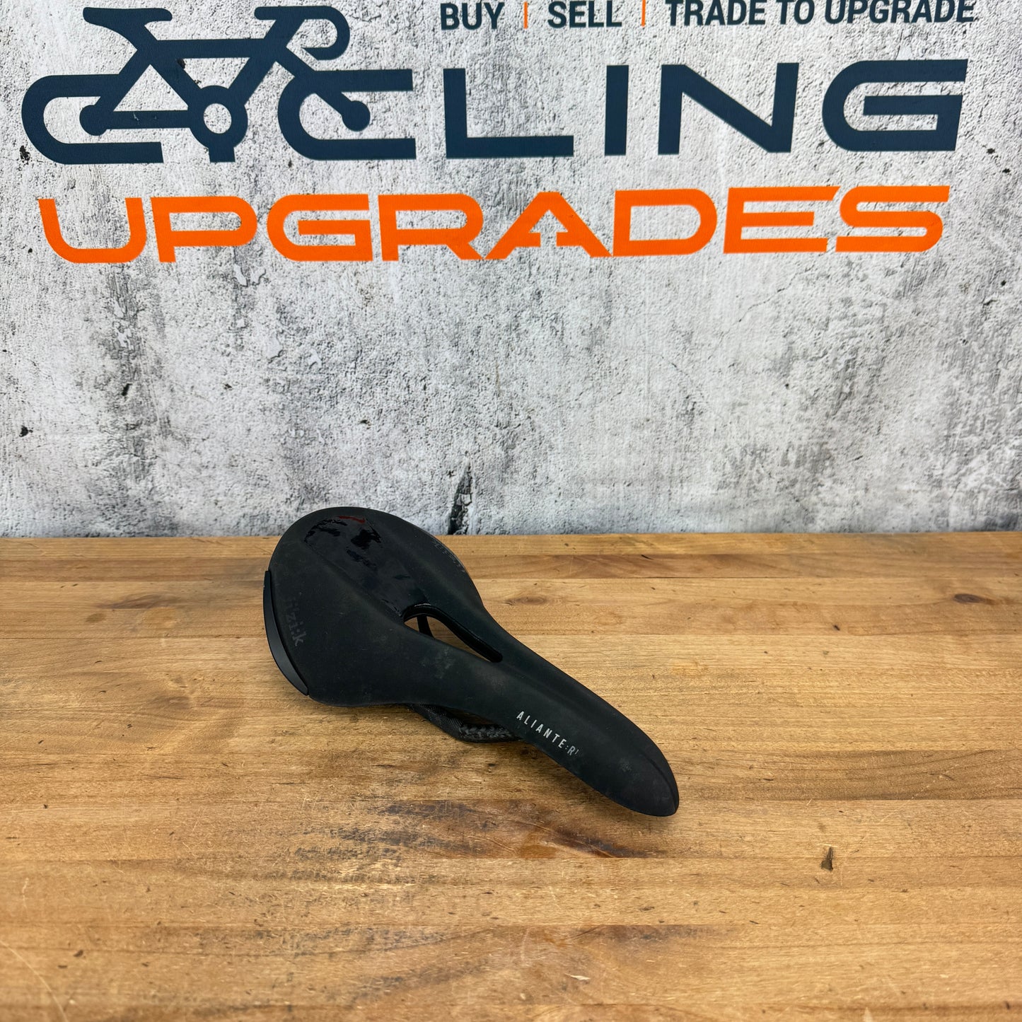 New! Fizik Aliante R1 Open Regular 143mm 7x9mm Carbon Rails Bike Saddle 200g