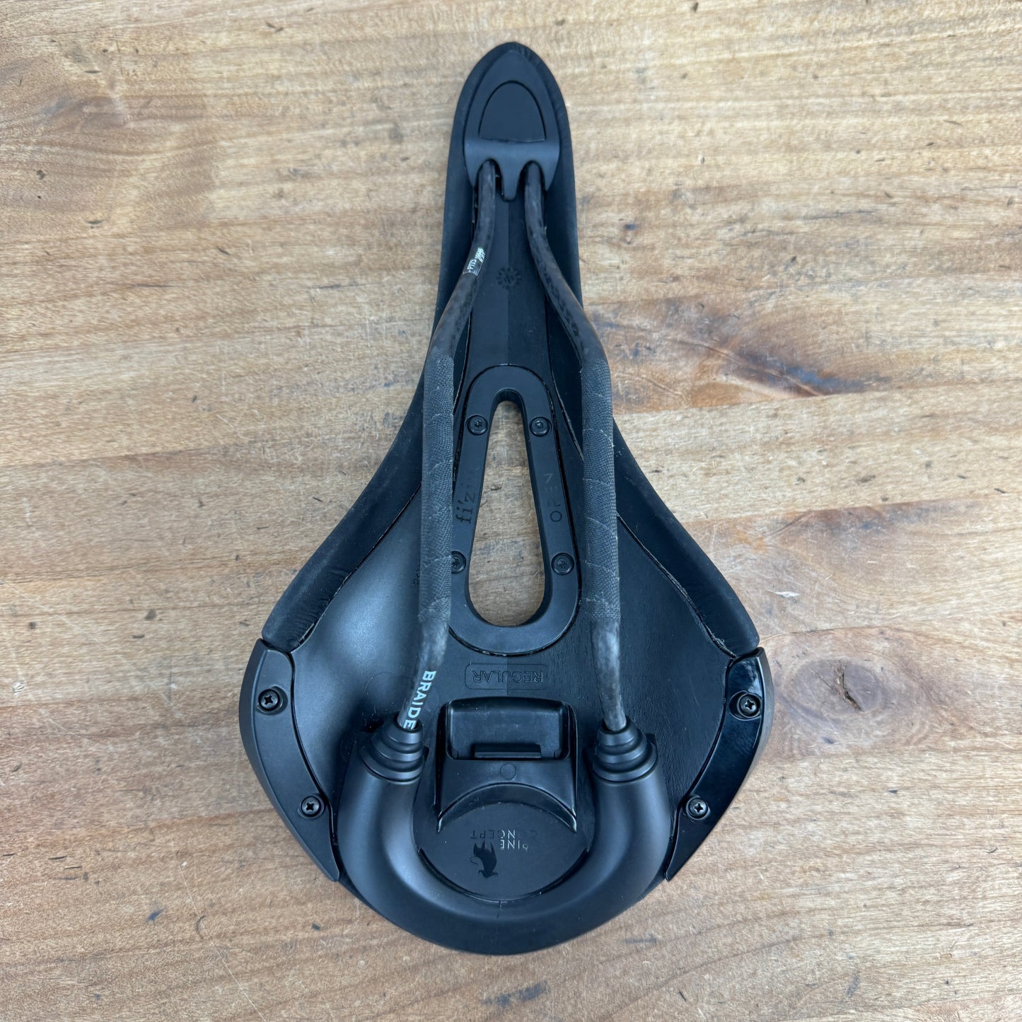 New! Fizik Aliante R1 Open Regular 143mm 7x9mm Carbon Rails Bike Saddle 200g