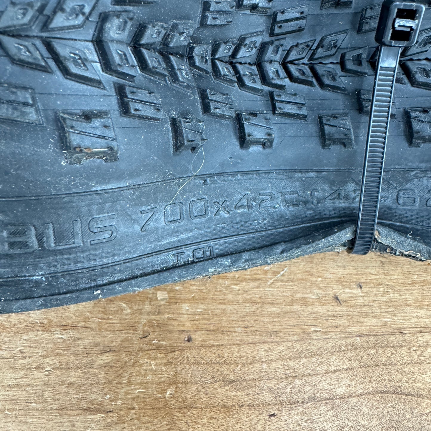 New! Specialized Rhombus Pro 2Bliss Ready 700c x 42mm Gravel Tires MSRP $120