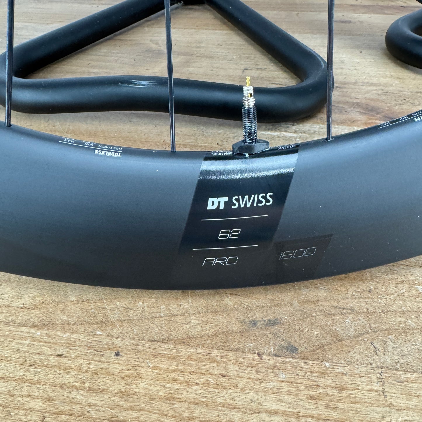 DT Swiss ARC 1600 Dicut 62 Carbon Tubeless Disc Wheelset 700c 1794g