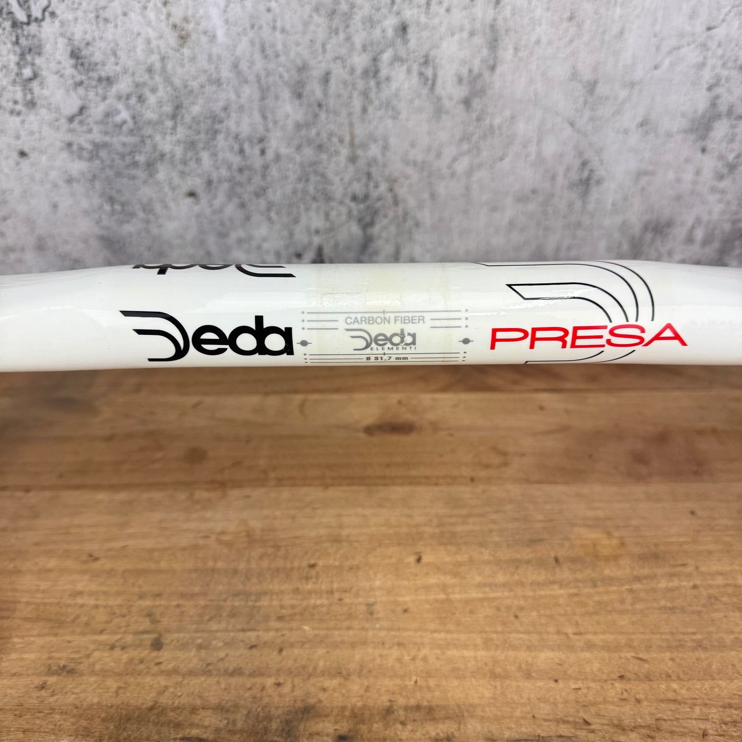Deda Elementi Presa Carbon 46cm (44cm c-c) 31.8mm White Bike Handlebar 255g