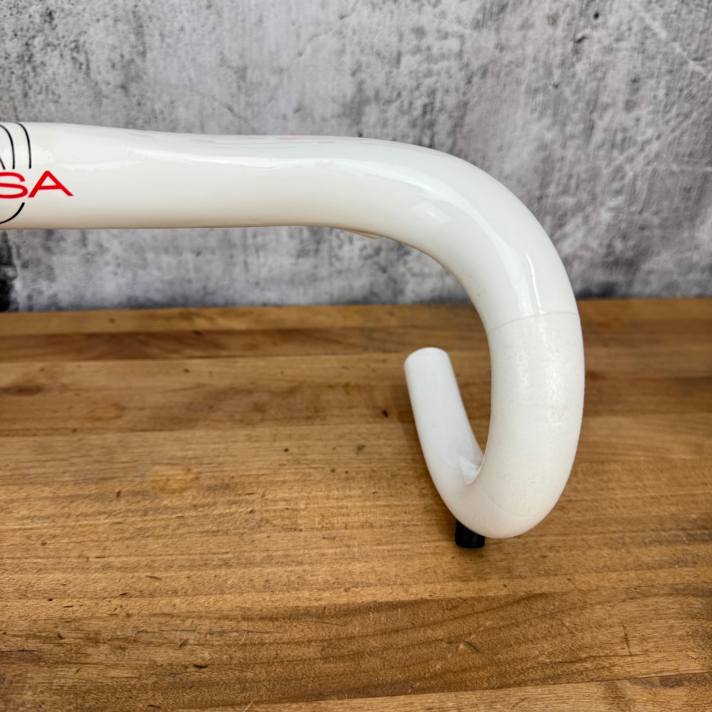 Deda Elementi Presa Carbon 46cm (44cm c-c) 31.8mm White Bike Handlebar 255g
