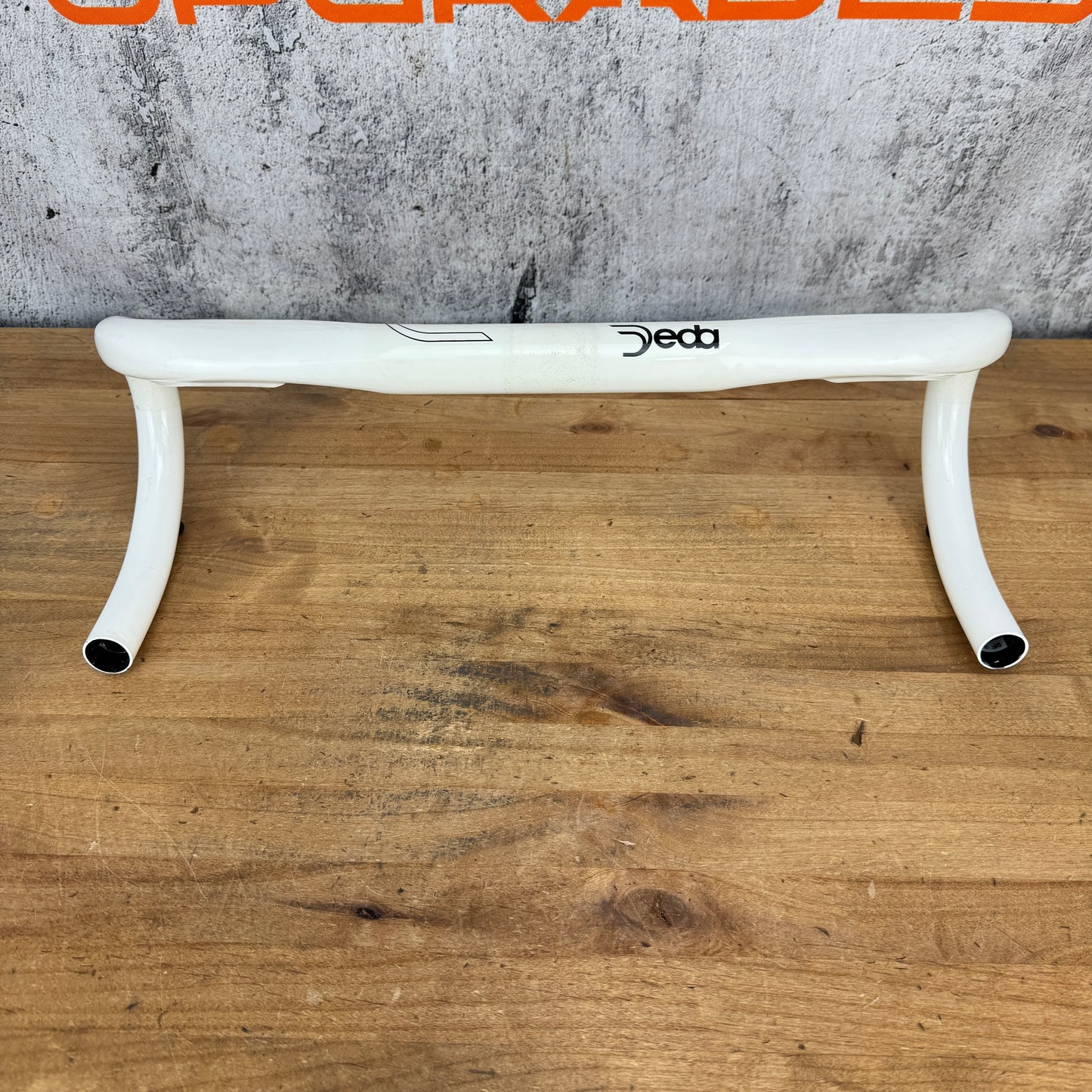 Deda Elementi Presa Carbon 46cm (44cm c-c) 31.8mm White Bike Handlebar 255g