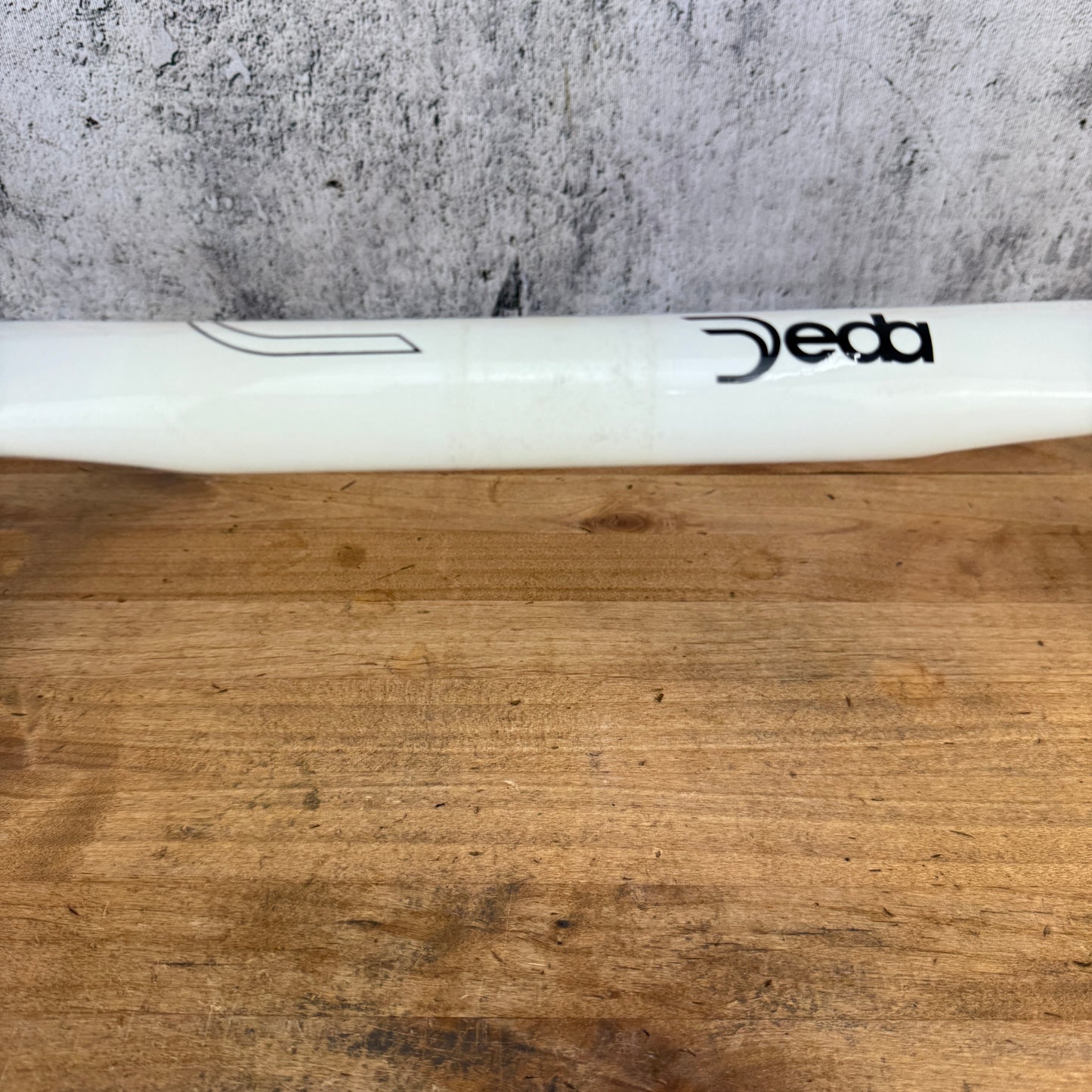 Deda Elementi Presa Carbon 46cm (44cm c-c) 31.8mm White Bike Handlebar 255g