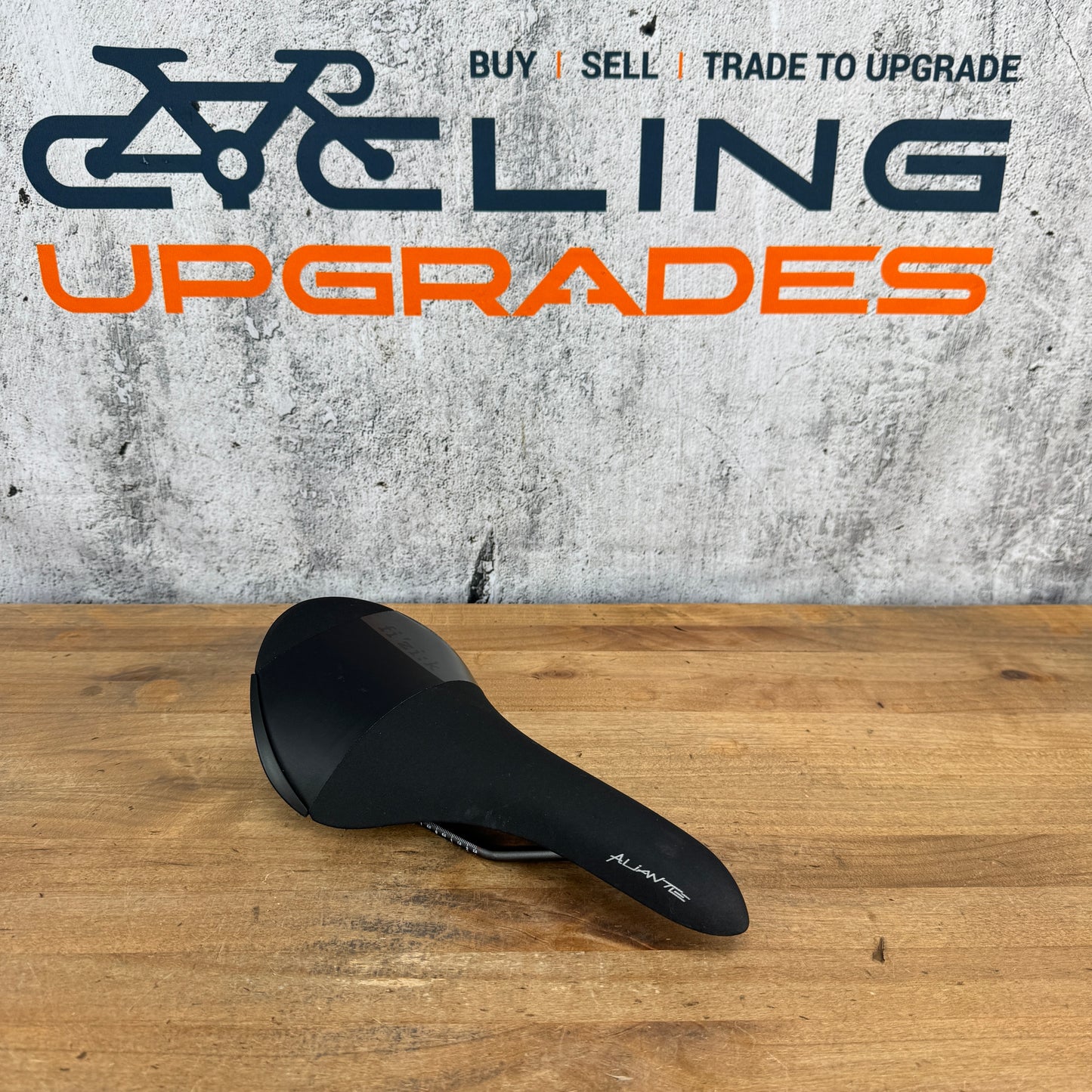 New! Fizik Aliante R5 7x7mm Kium Rails 140mm Bike Saddle 224g MSRP $110