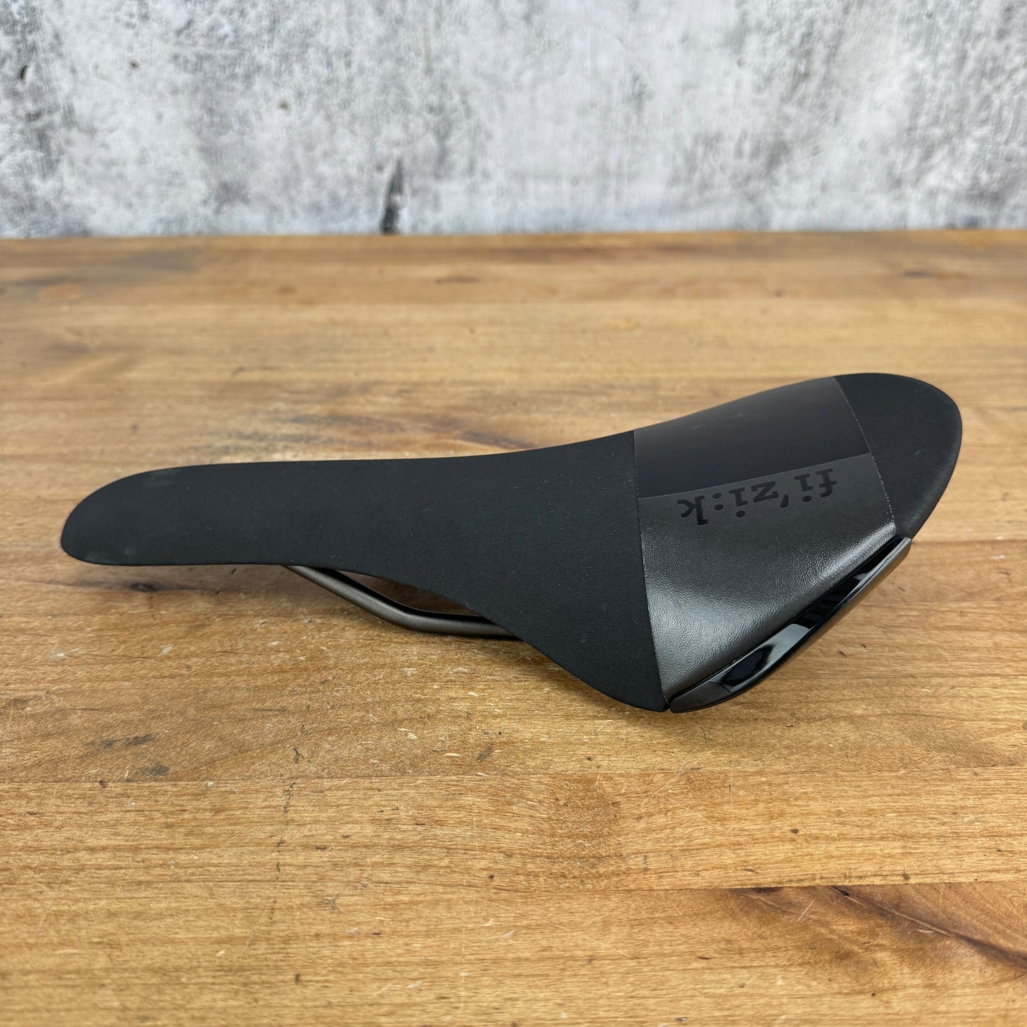 New! Fizik Aliante R5 7x7mm Kium Rails 140mm Bike Saddle 224g MSRP $110