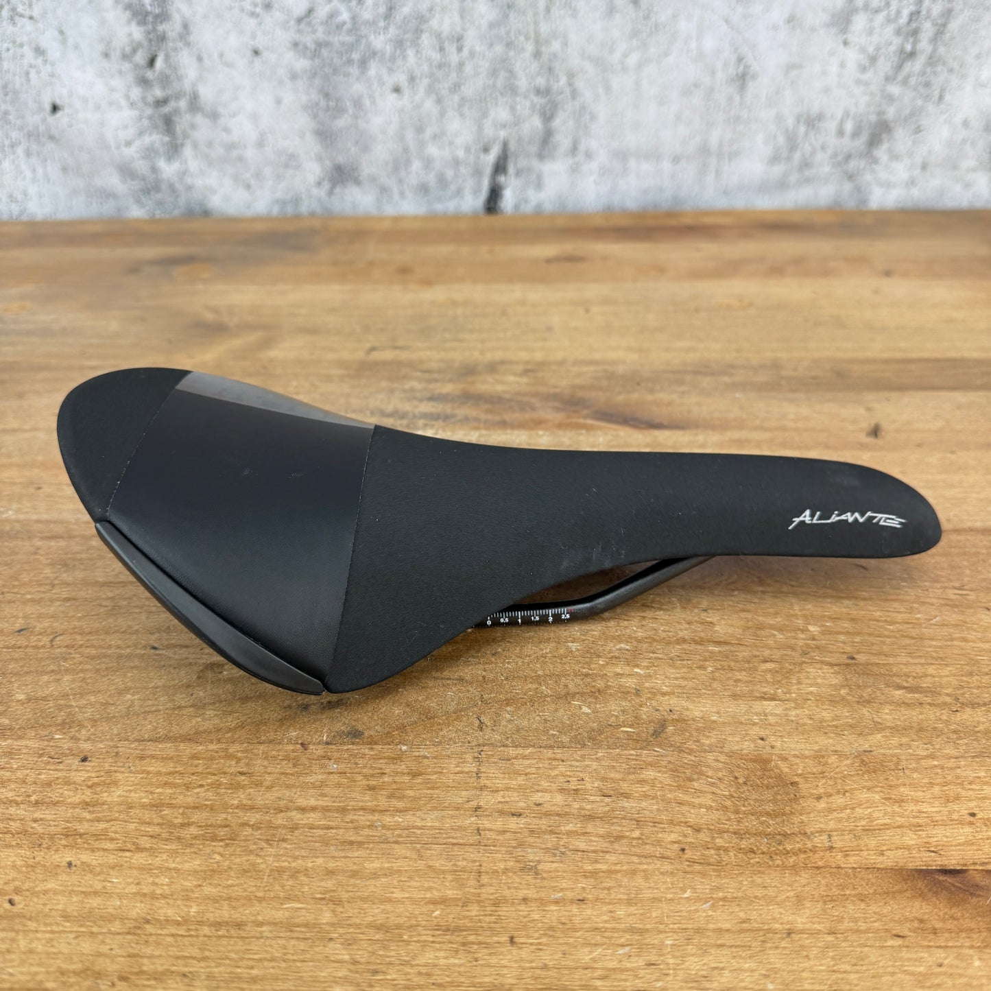 New! Fizik Aliante R5 7x7mm Kium Rails 140mm Bike Saddle 224g MSRP $110