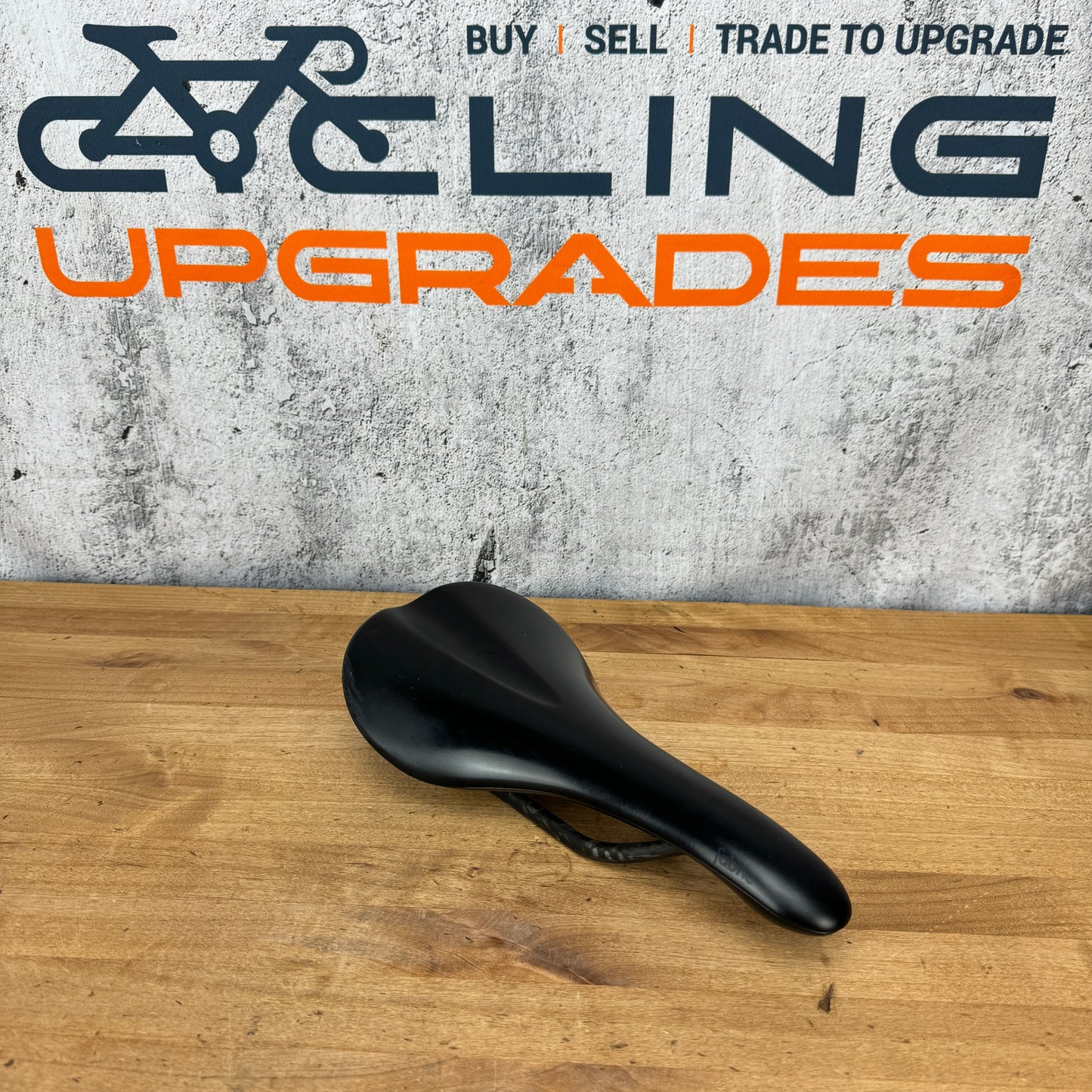 Fabric Ultimate Shallow 7x10mm Carbon Rails 140mm Bike Saddle 199g