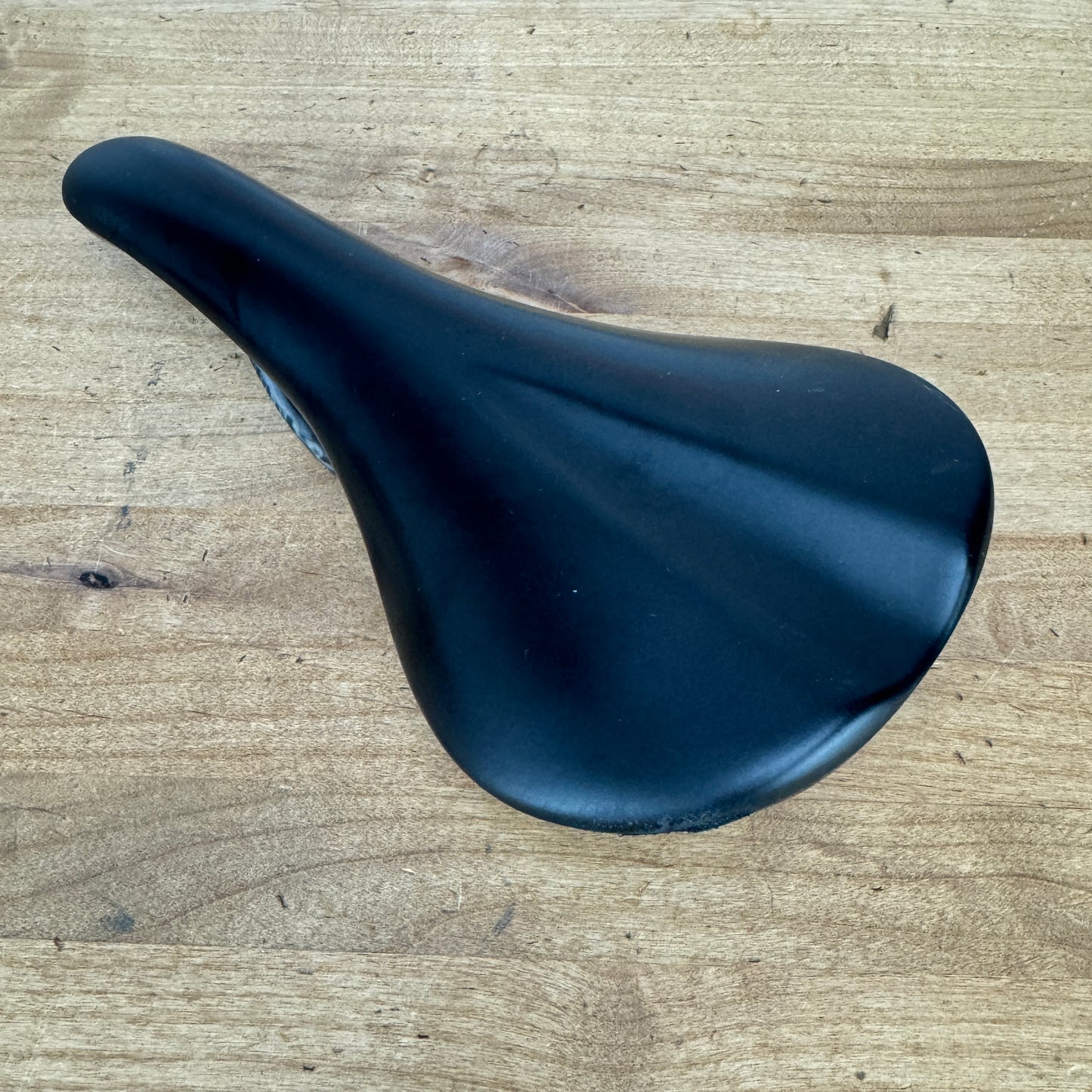 Fabric Ultimate Shallow 7x10mm Carbon Rails 140mm Bike Saddle 199g