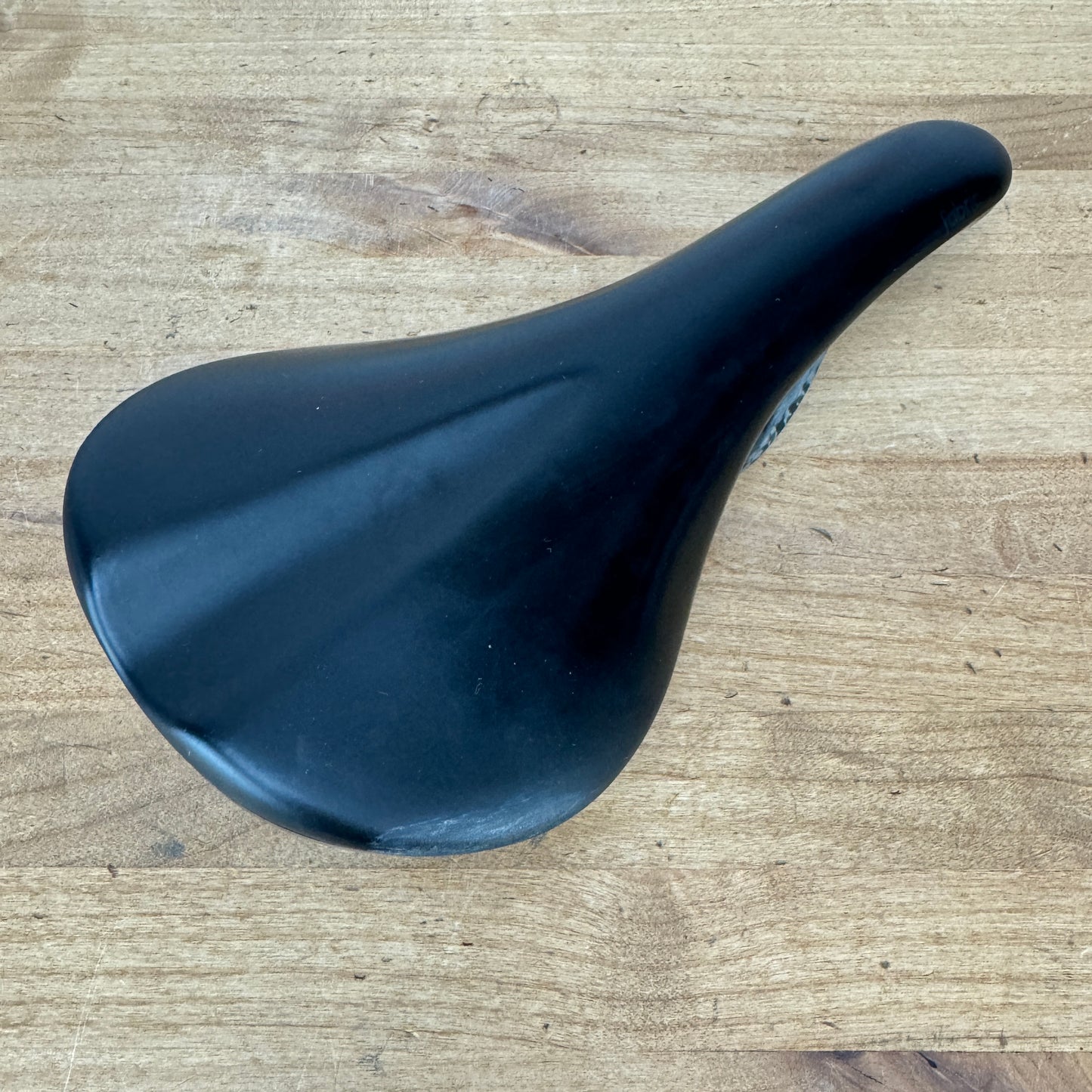 Fabric Ultimate Shallow 7x10mm Carbon Rails 140mm Bike Saddle 199g