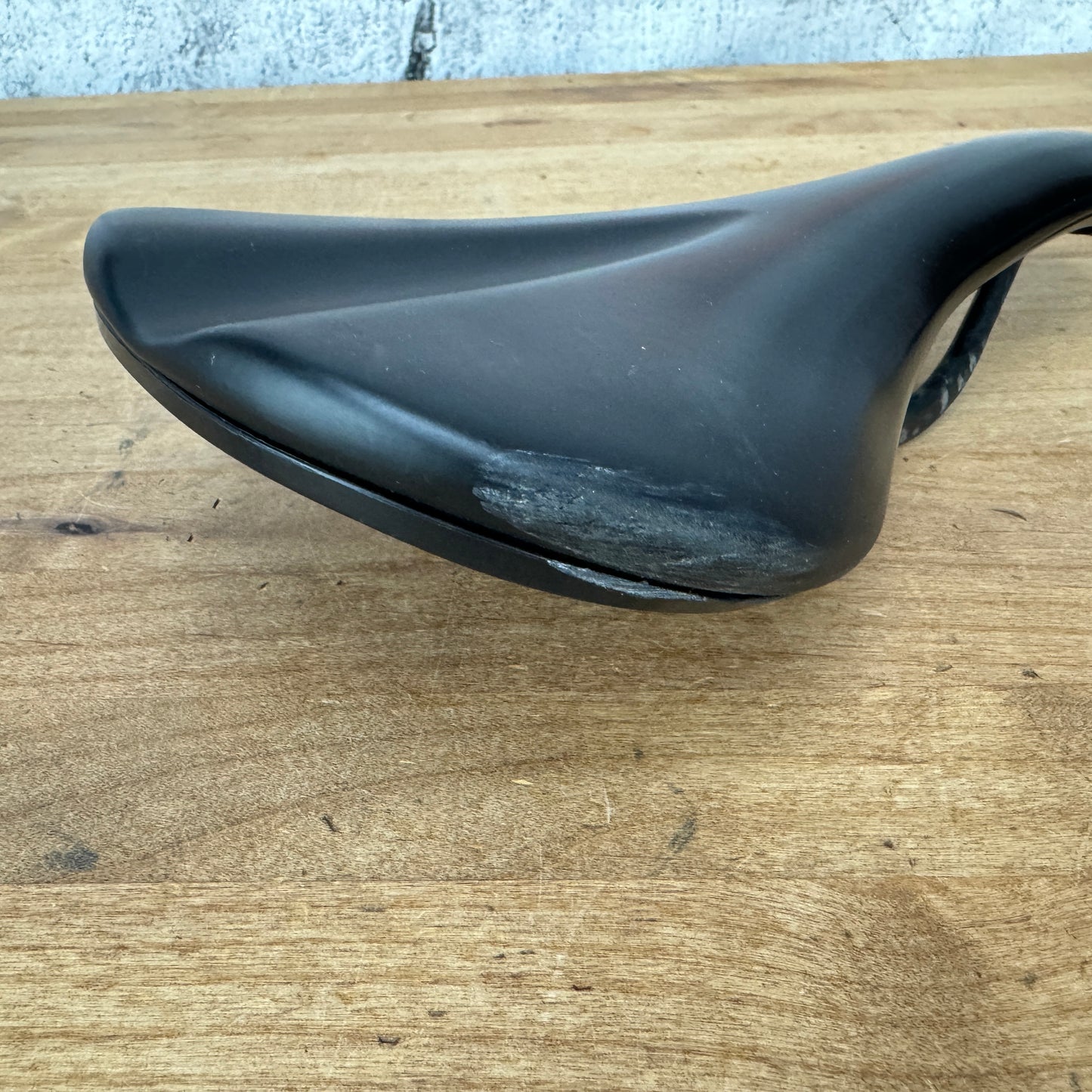 Fabric Ultimate Shallow 7x10mm Carbon Rails 140mm Bike Saddle 199g