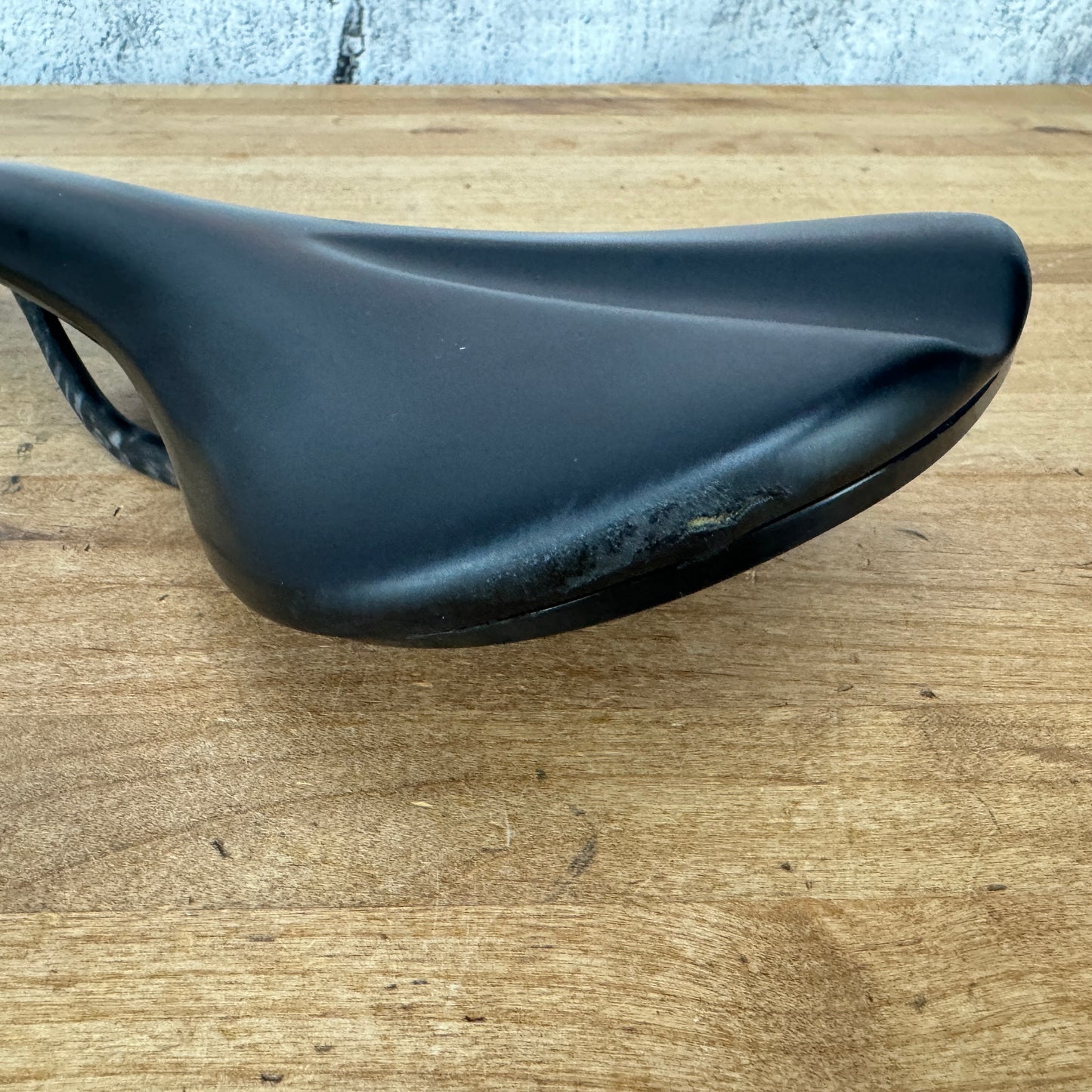 Fabric Ultimate Shallow 7x10mm Carbon Rails 140mm Bike Saddle 199g