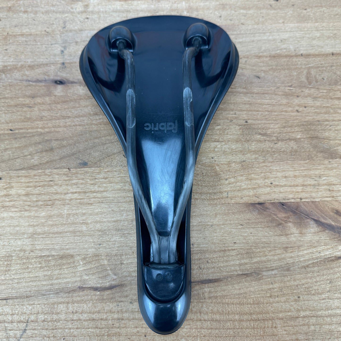 Fabric Ultimate Shallow 7x10mm Carbon Rails 140mm Bike Saddle 199g