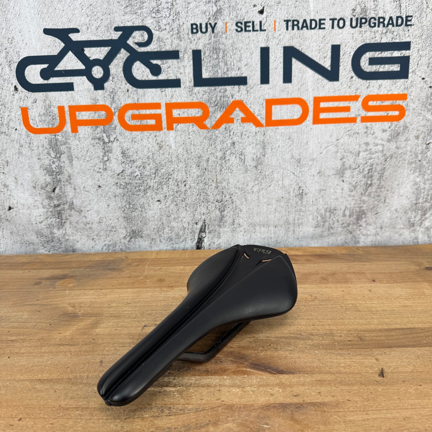 Low Mile! Fizik Antares R1 7x10mm Oval Carbon Rails 139mm Bike Saddle 172g
