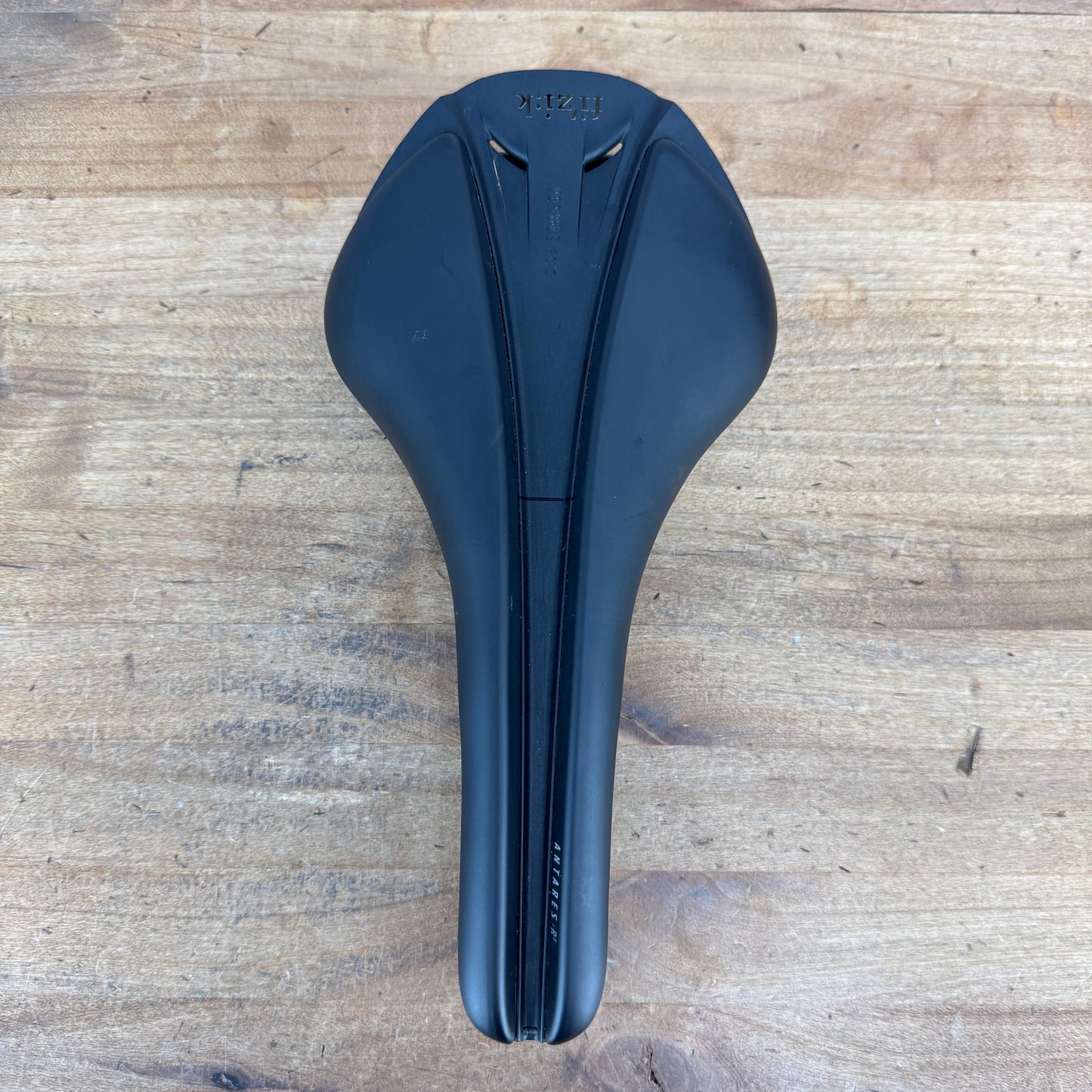 Low Mile! Fizik Antares R1 7x10mm Oval Carbon Rails 139mm Bike Saddle 172g