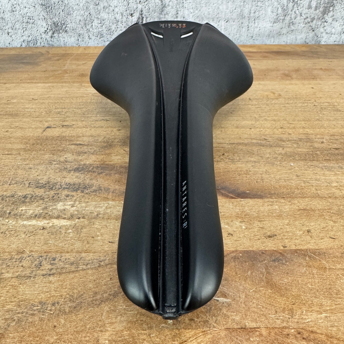 Low Mile! Fizik Antares R1 7x10mm Oval Carbon Rails 139mm Bike Saddle 172g