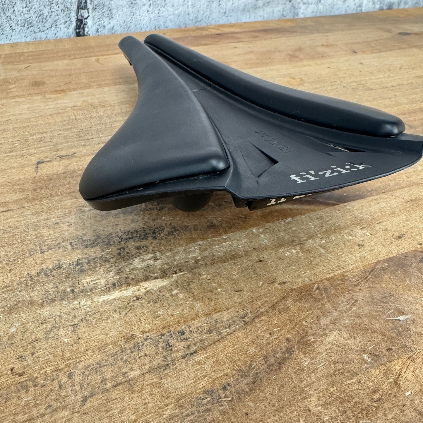 Low Mile! Fizik Antares R1 7x10mm Oval Carbon Rails 139mm Bike Saddle 172g