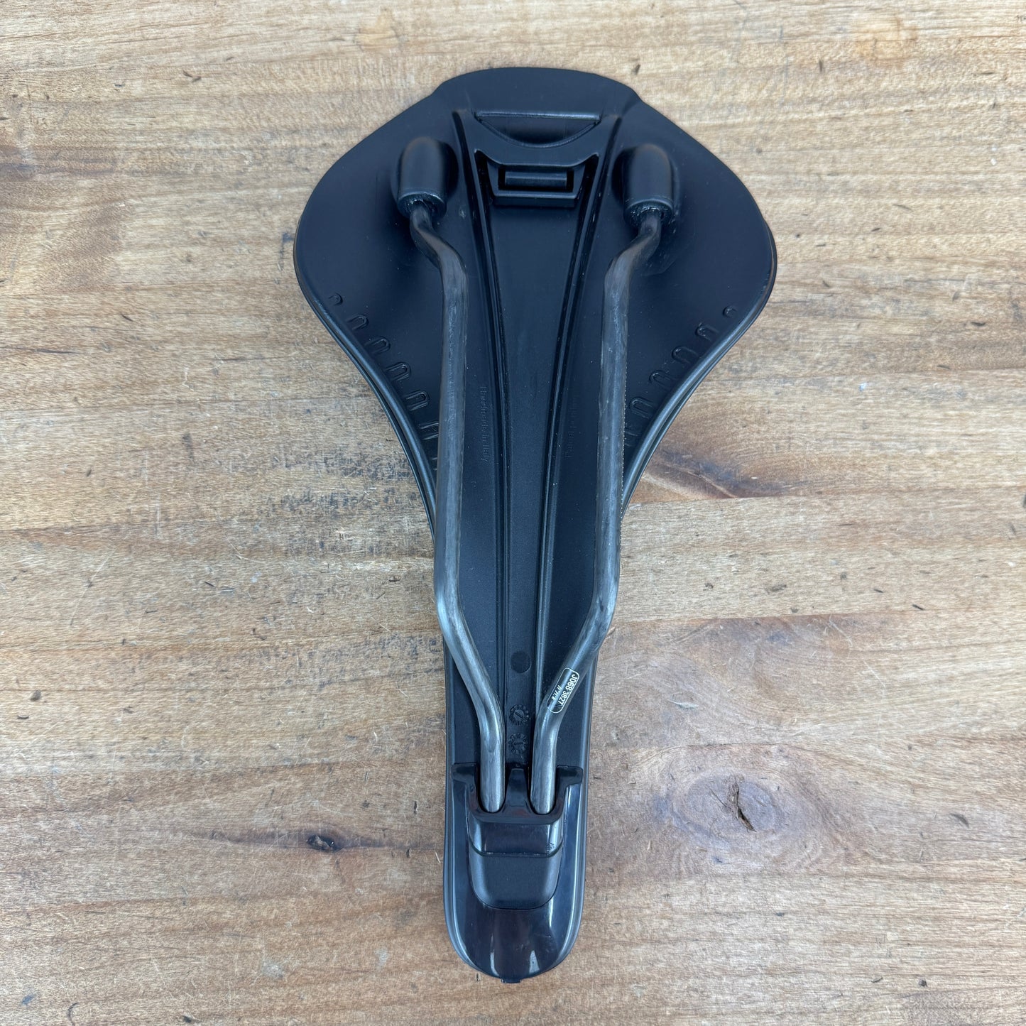 Low Mile! Fizik Antares R1 7x10mm Oval Carbon Rails 139mm Bike Saddle 172g