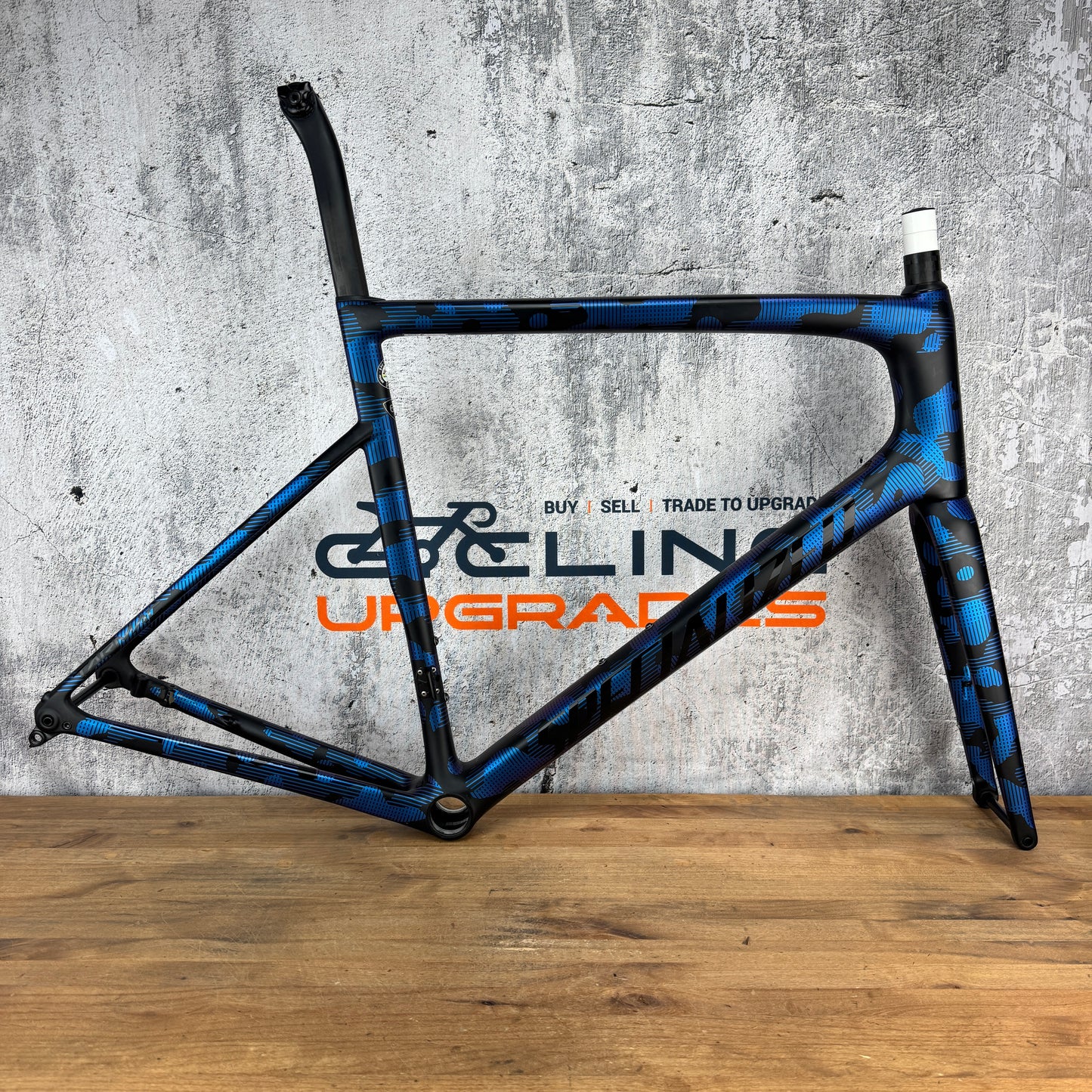 Light Use 2020 Specialized Tarmac SL6 61cm Disc Carbon Black/Blue Frameset 1990g
