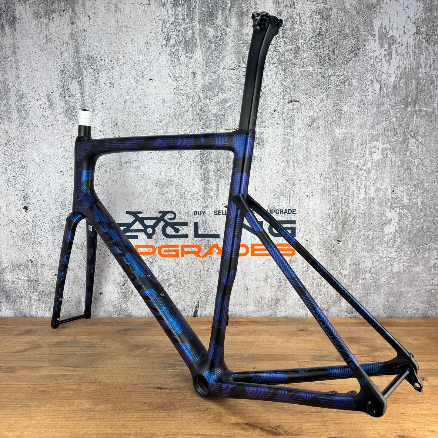 Light Use 2020 Specialized Tarmac SL6 61cm Disc Carbon Black/Blue Frameset 1990g