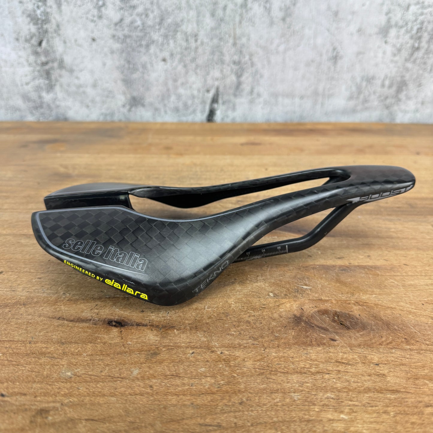 Mint! Selle Italia SP-01 Boost Tekno Superflow 130mm 7x9mm Carbon Saddle 121g