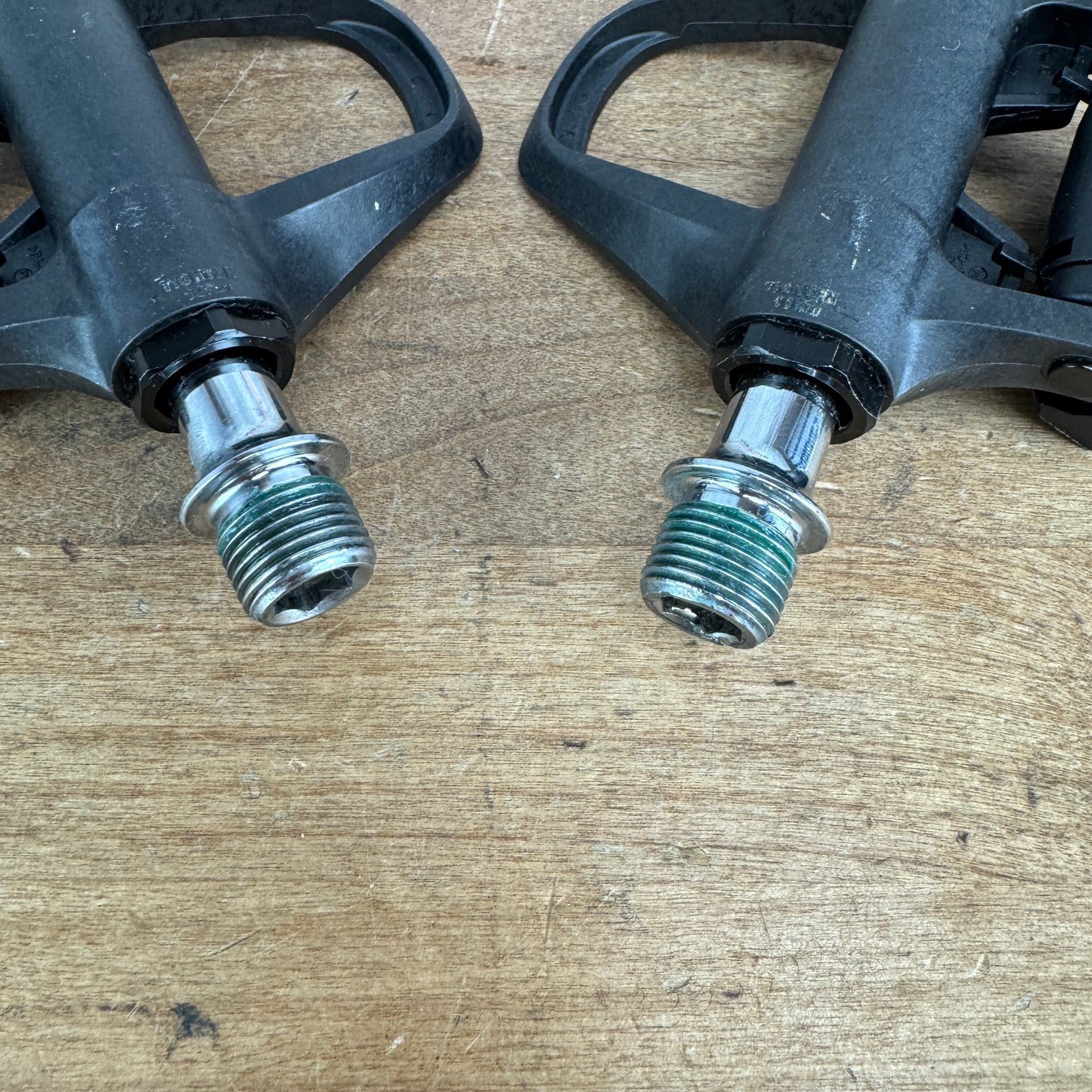 New! Shimano Ultegra PD-R8000 Stainless Steel Spindle Carbon Clipless Pedals