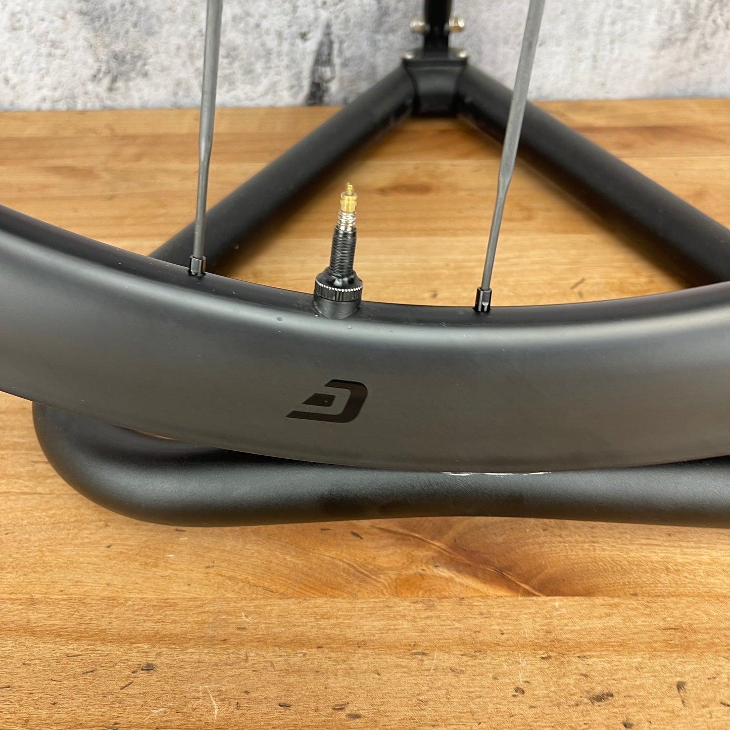 Mint! Cadex 42 Carbon Tubeless Rear Wheel 700c Disc Brake Hookless 788g