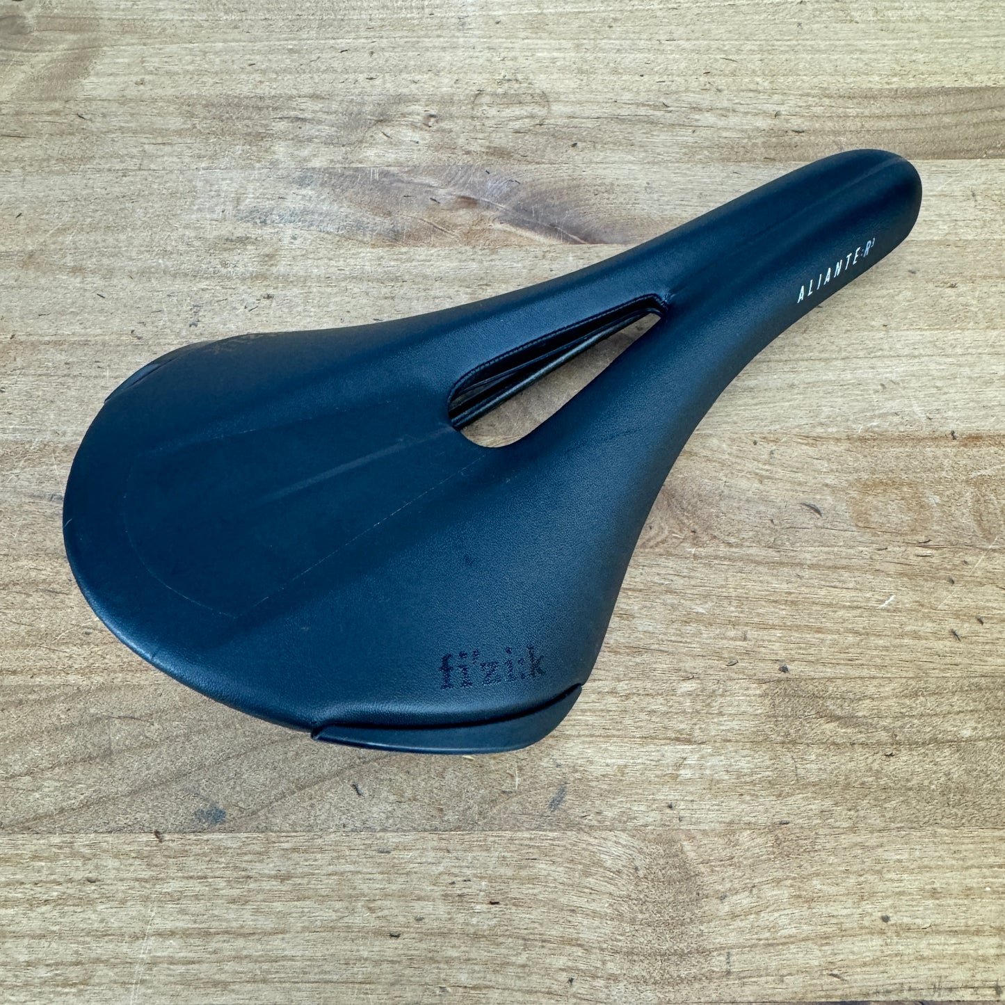 Fizik Aliante R3 Open Regular 7x7mm Kium Rails 140mm Bike Saddle 237g
