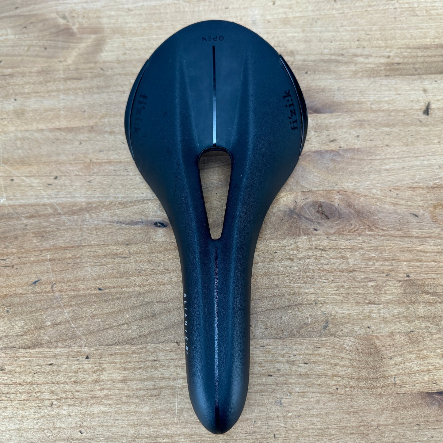Fizik Aliante R3 Open Regular 7x7mm Kium Rails 140mm Bike Saddle 237g