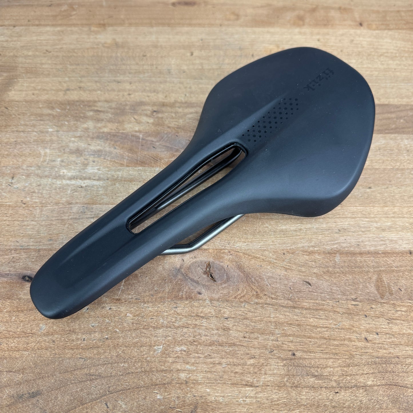 Low Mile! Fizik Antares R3 140mm 7x7mm Kium Rails Bike Saddle 205g