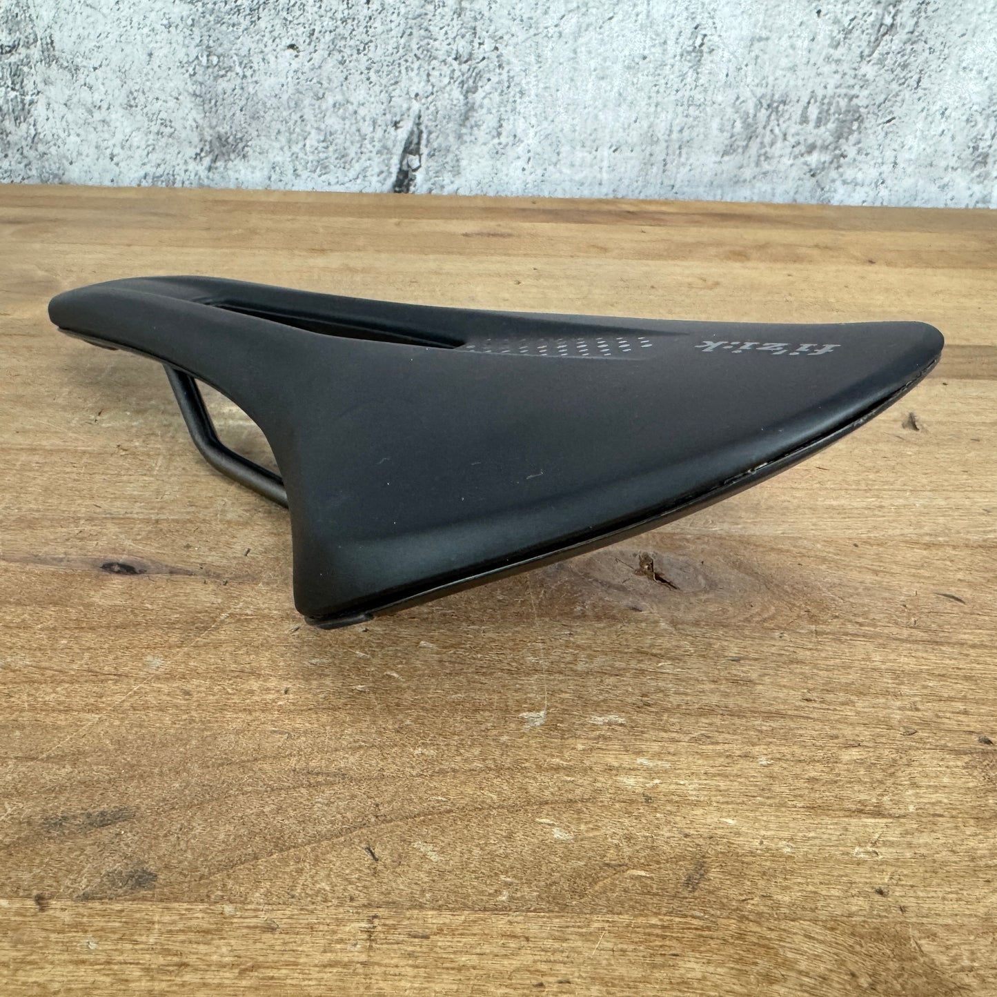 Low Mile! Fizik Antares R3 140mm 7x7mm Kium Rails Bike Saddle 205g