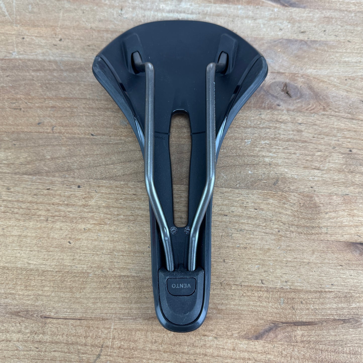 Low Mile! Fizik Antares R3 140mm 7x7mm Kium Rails Bike Saddle 205g