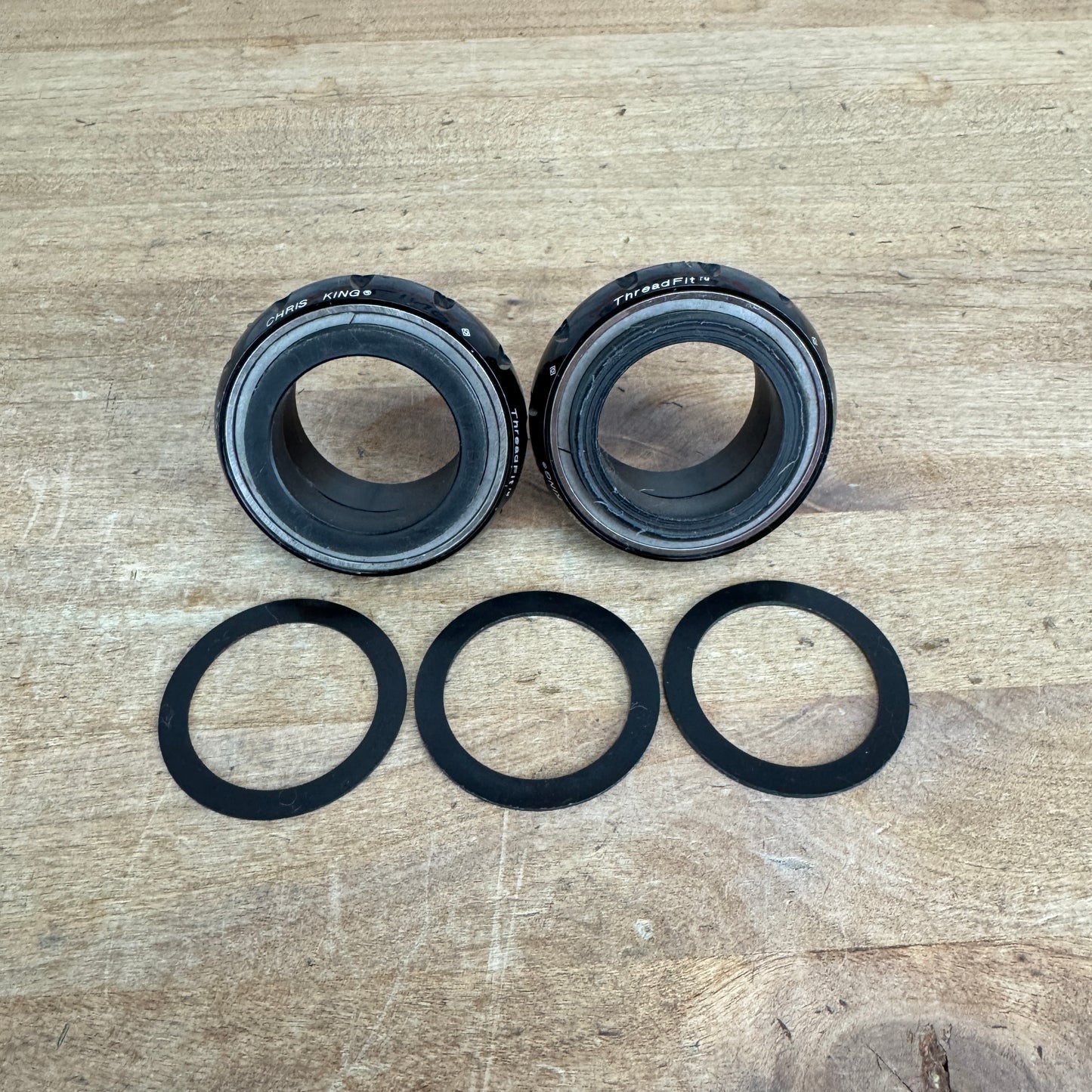 Low Mile! Chris King Threadfit 30 English Thread Gloss Black DUB Bottom Bracket