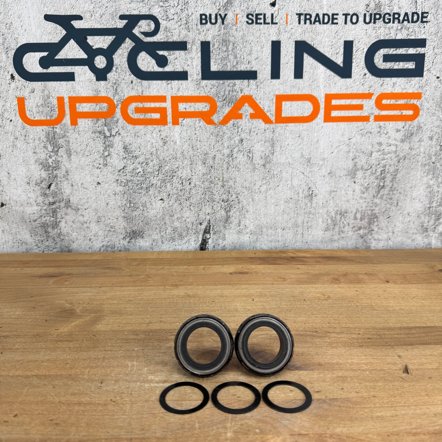Low Mile! Chris King Threadfit 30 English Thread Gloss Black DUB Bottom Bracket