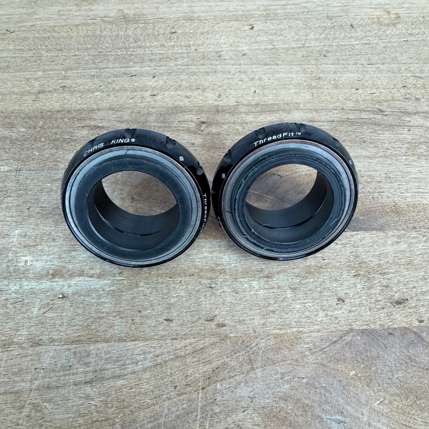 Low Mile! Chris King Threadfit 30 English Thread Gloss Black DUB Bottom Bracket