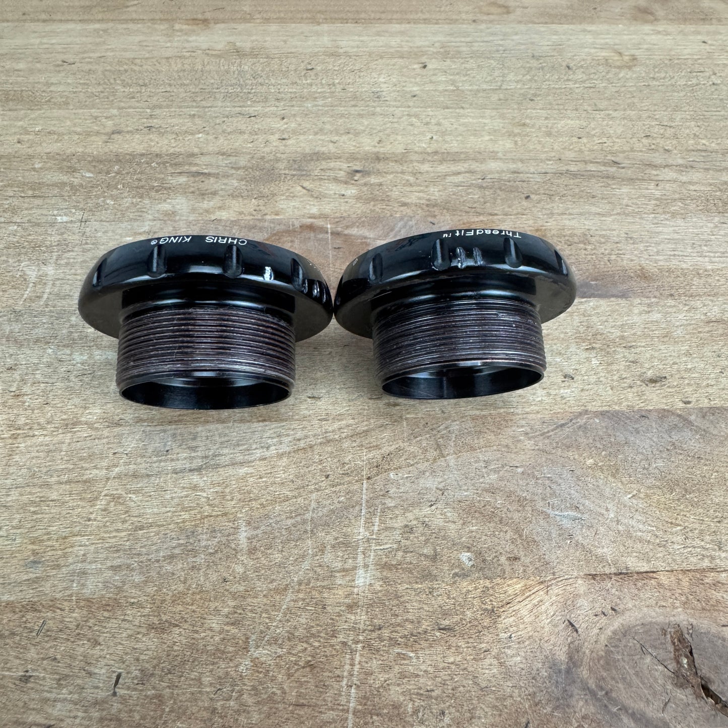 Low Mile! Chris King Threadfit 30 English Thread Gloss Black DUB Bottom Bracket