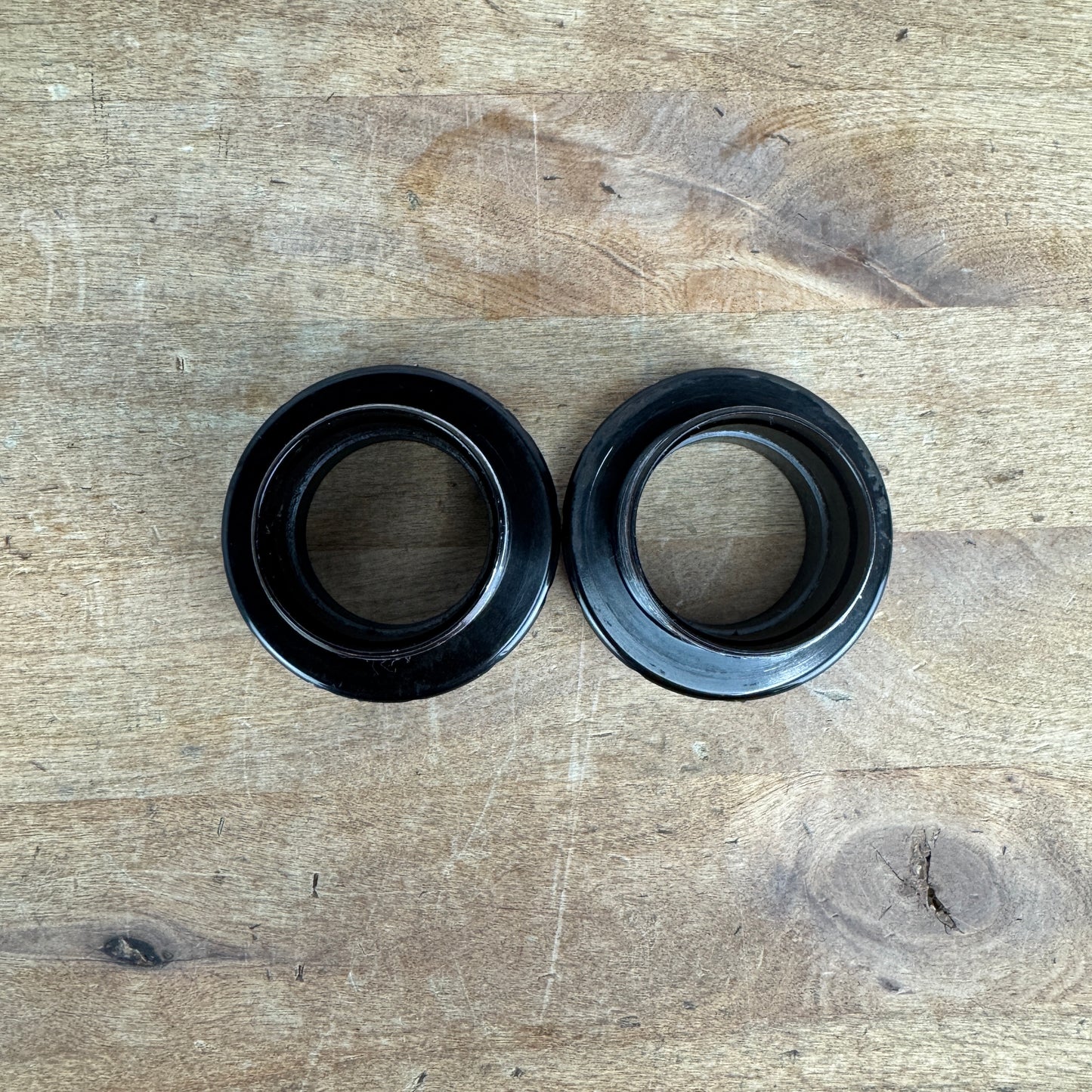 Low Mile! Chris King Threadfit 30 English Thread Gloss Black DUB Bottom Bracket