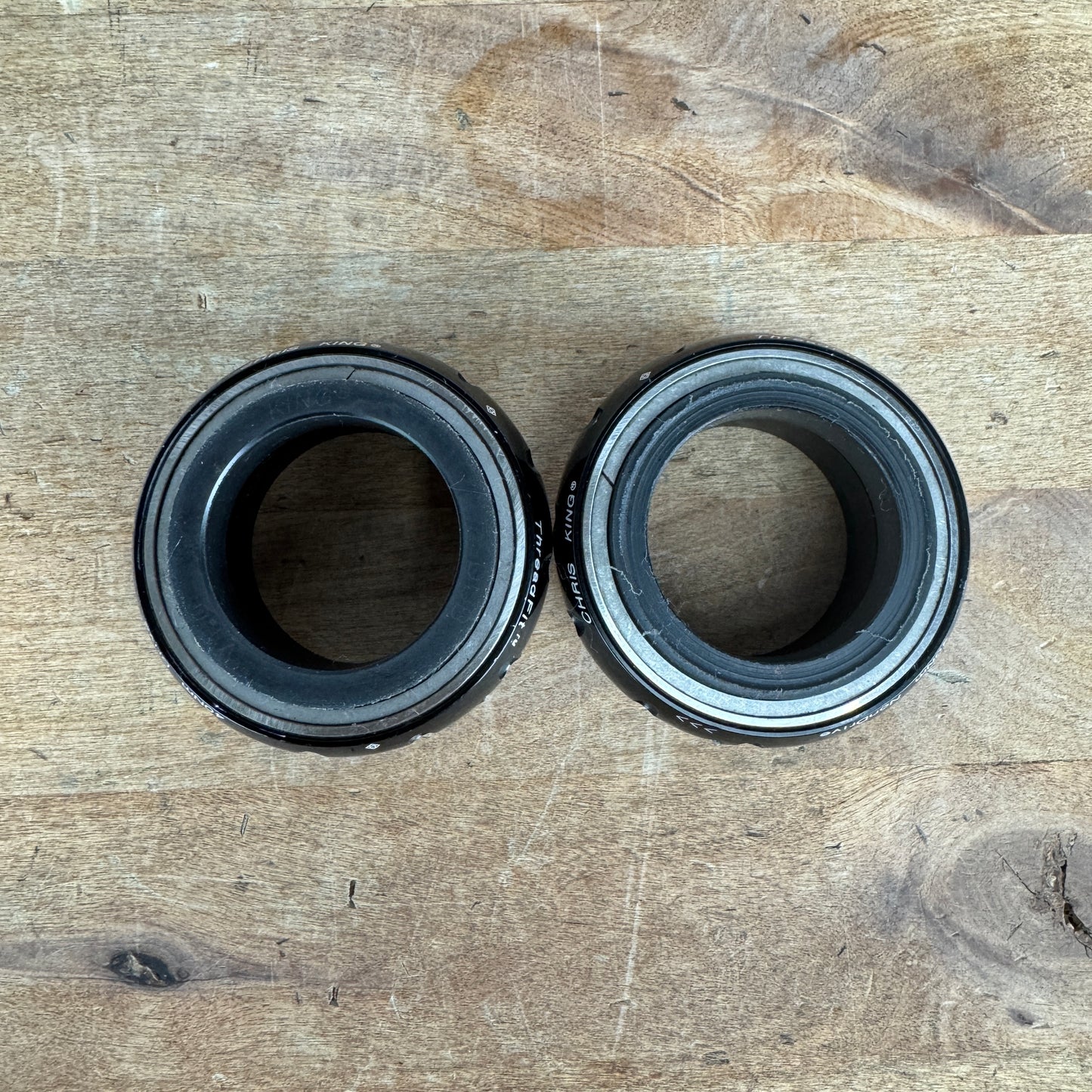 Low Mile! Chris King Threadfit 30 English Thread Gloss Black DUB Bottom Bracket
