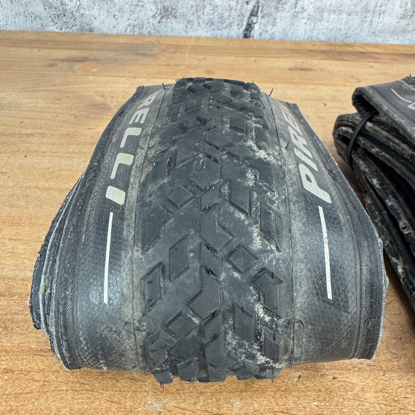Low Mile! Pair Pirelli Cinturato Gravel M 700c x 40mm Tubeless Gravel Bike Tires