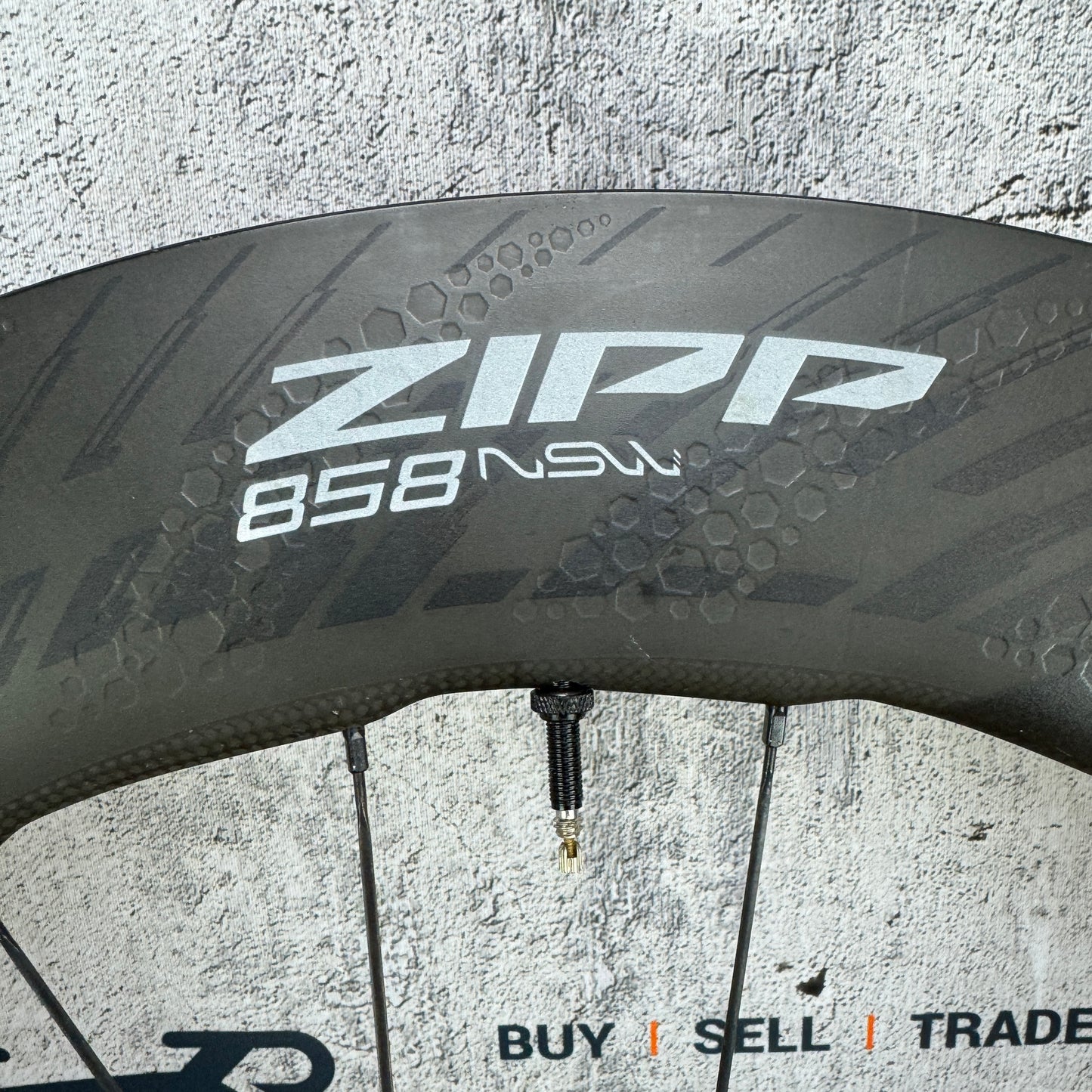 Zipp 858 NSW Carbon Tubeless Hookless Disc Brake Front Wheel 700c 726g