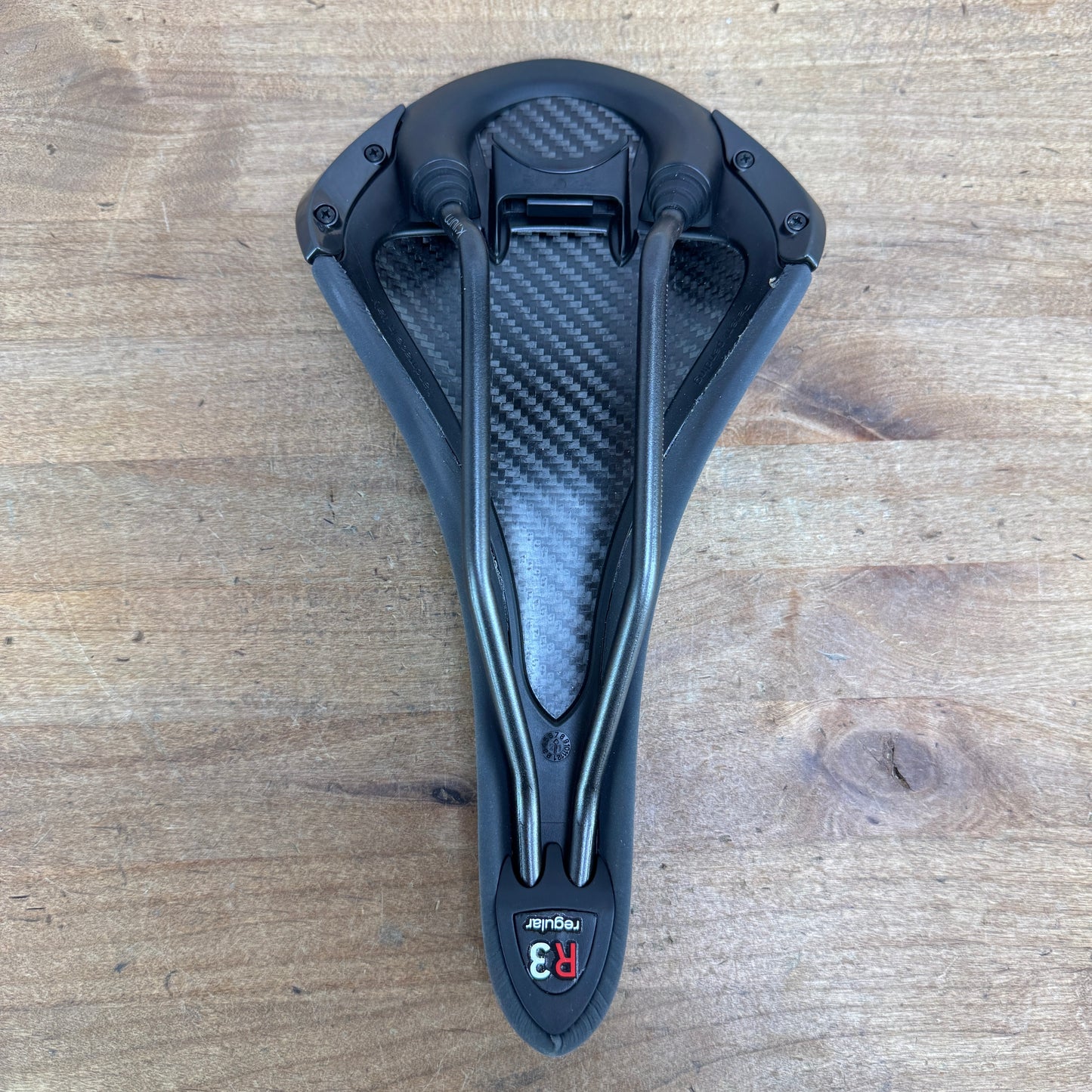 New! Fizik Aliante R3 138mm 7x7mm Kium Rails Carbon Bike Saddle 219g MSRP $150