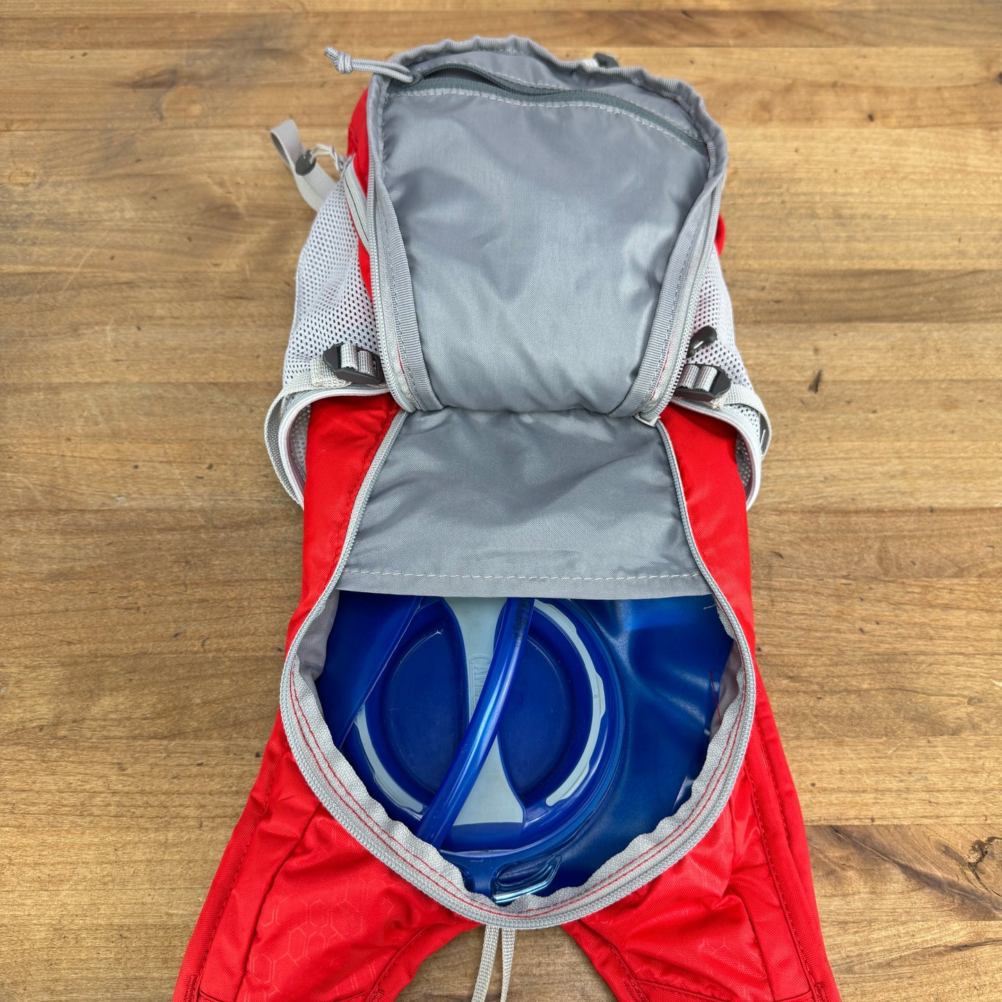 New! Camelbak Ratchet 100oz Hydration Backpack w/ Bladder 528g