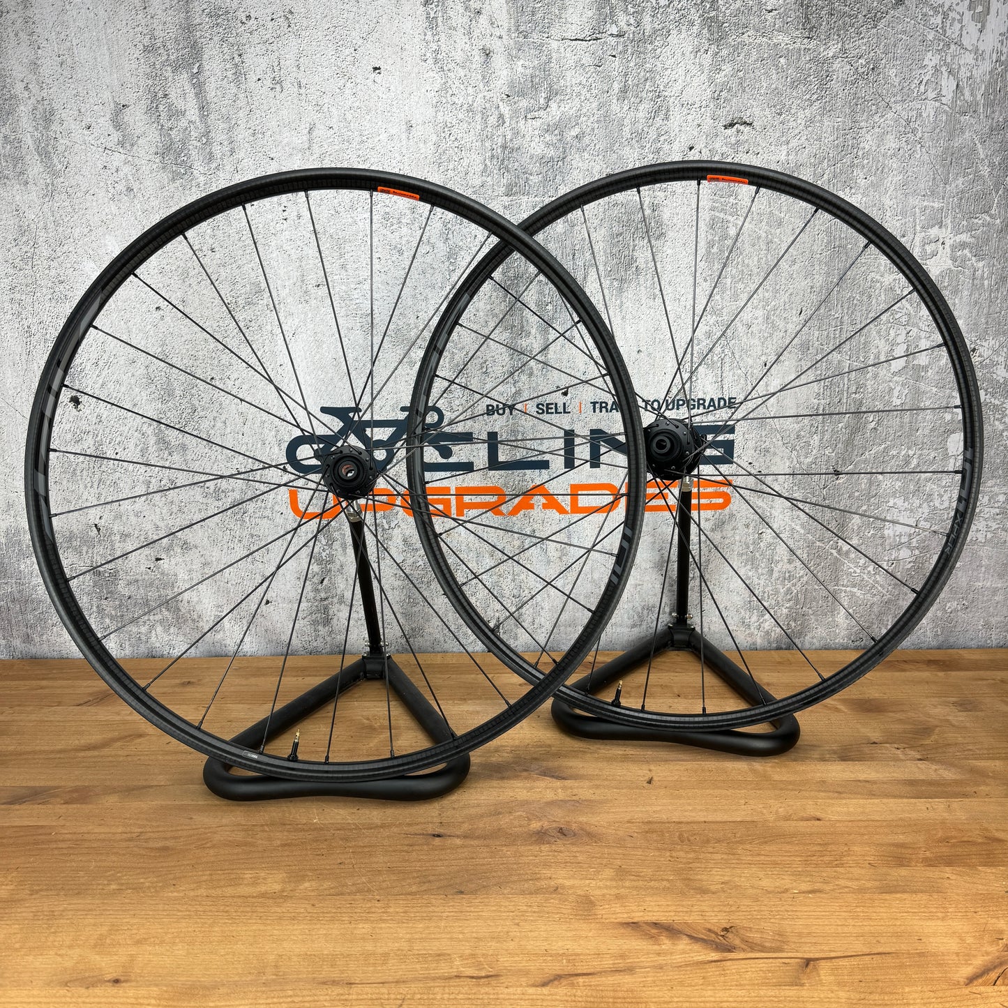 Low Mile! Zipp 101 XPLR Carbon Tubeless Hookless Gravel Disc Wheelset 700c 1707g