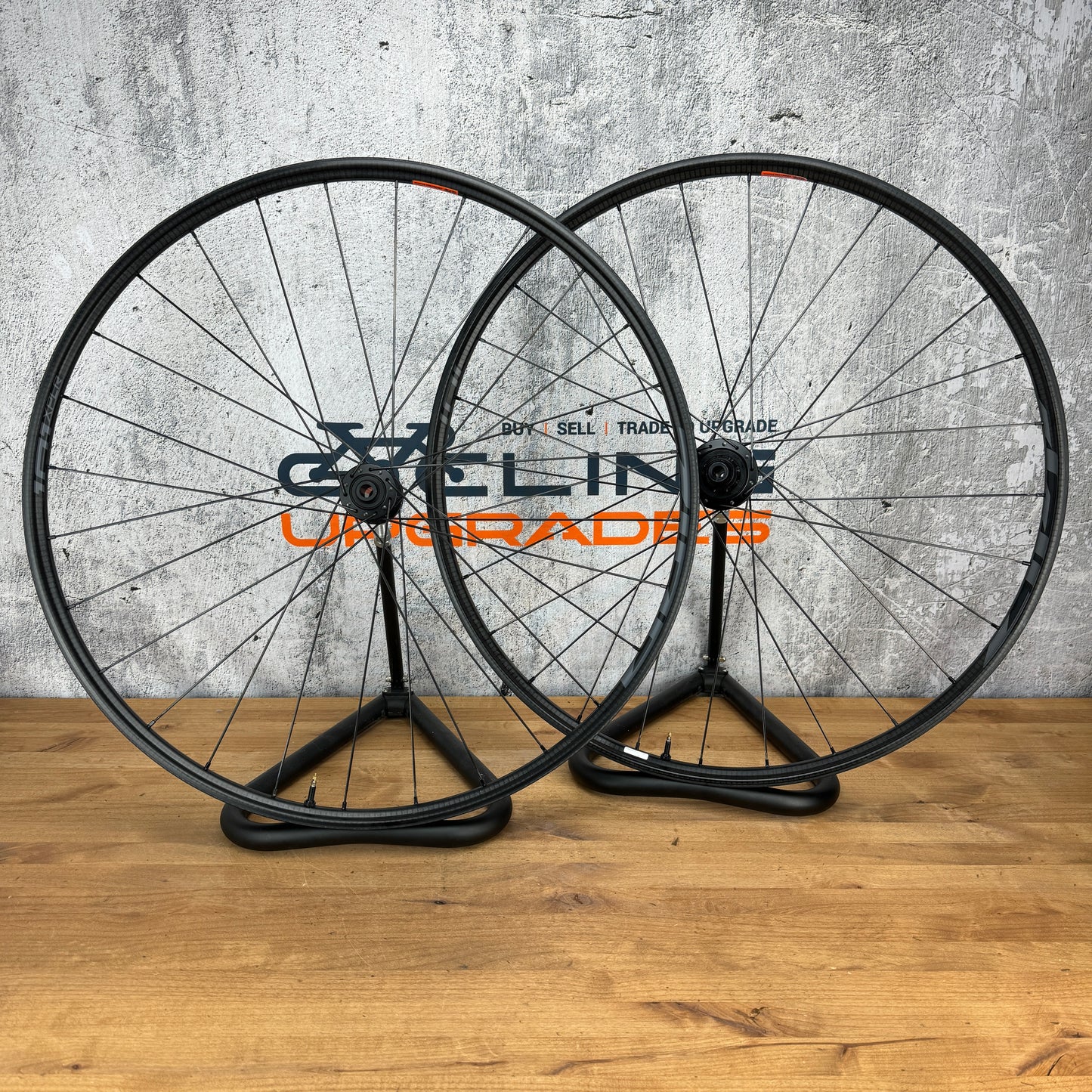 Low Mile! Zipp 101 XPLR Carbon Tubeless Hookless Gravel Disc Wheelset 700c 1707g