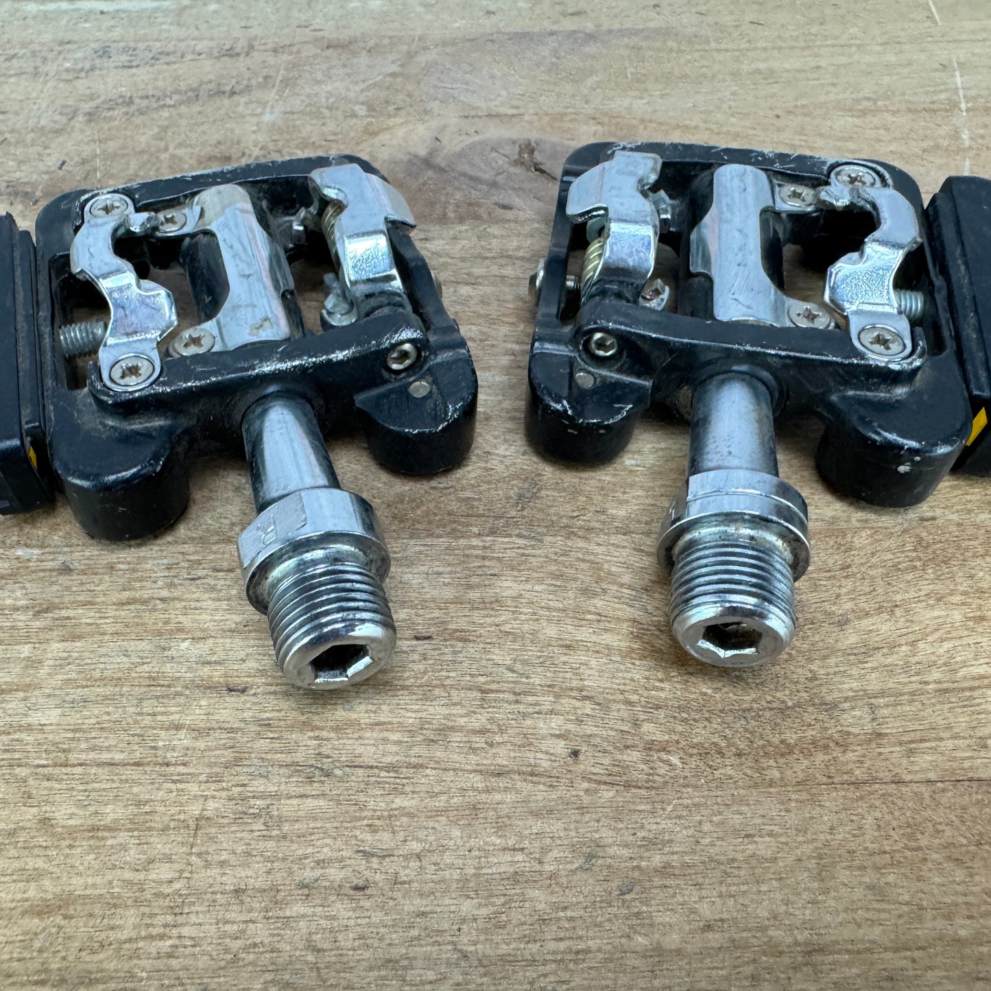 Wellgo M-17 Stainless Steel Spindle Flat/Clipess Bike Pedals 322g