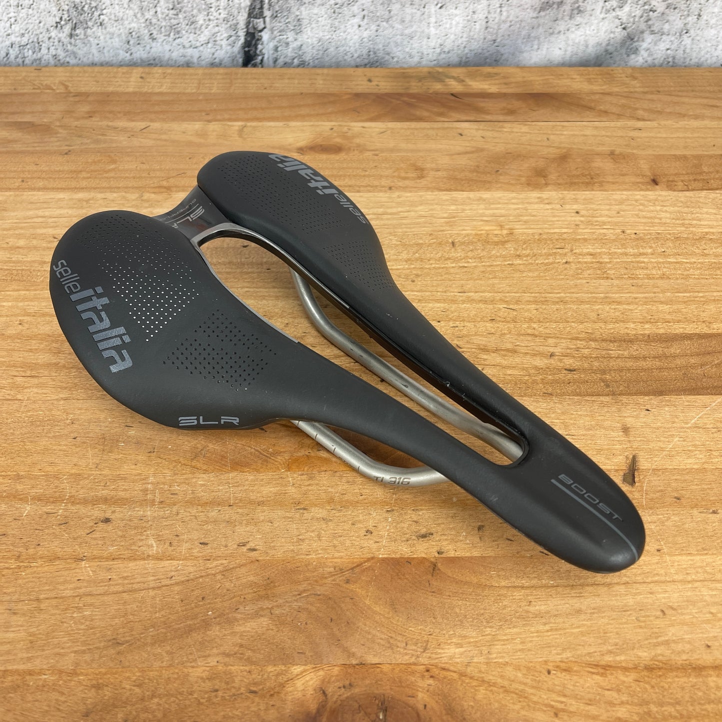 New Takeoff! Selle Italia SLR Superflow Boost 145mm 7x7mm Titanium Rails Saddle