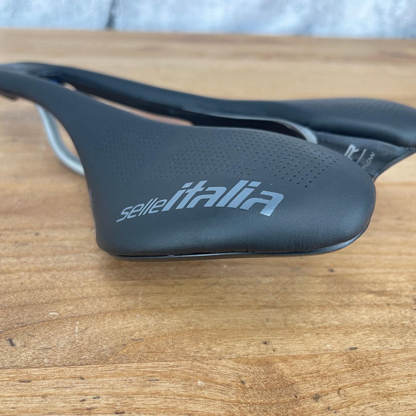 New Takeoff! Selle Italia SLR Superflow Boost 145mm 7x7mm Titanium Rails Saddle