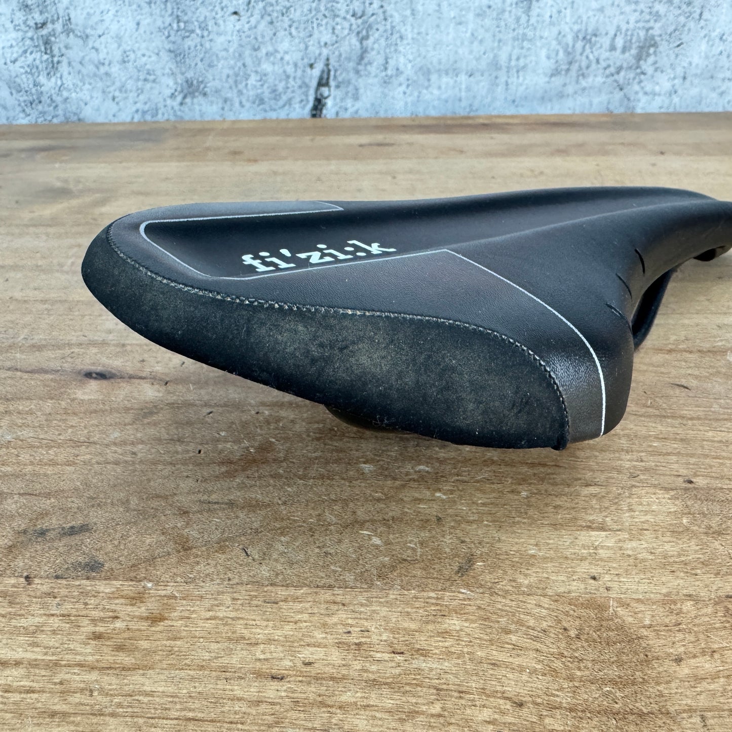 Fizik Tundra M5 7x7mm Steel Rails 125mm Bike Saddle 246g