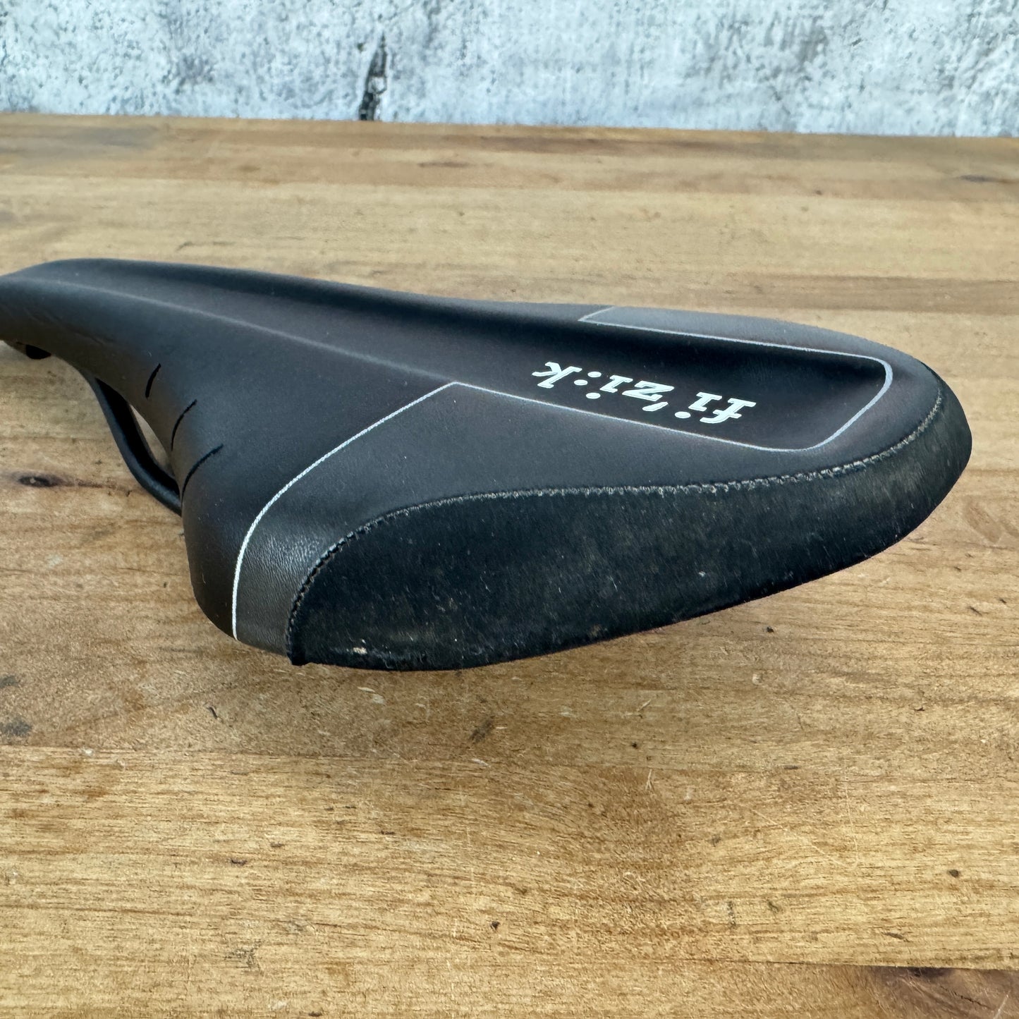 Fizik Tundra M5 7x7mm Steel Rails 125mm Bike Saddle 246g